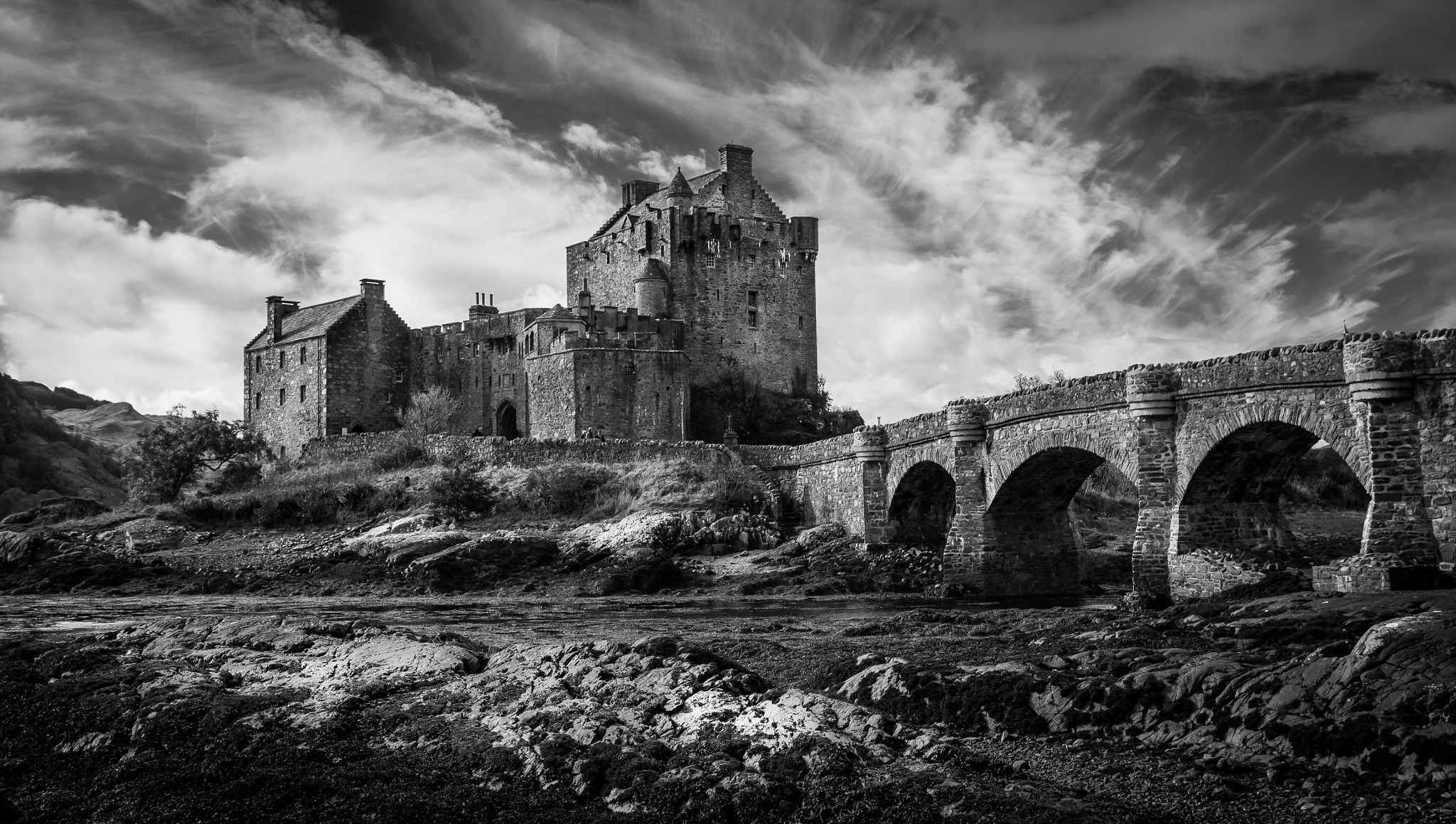 Pentax smc DA 18-55mm F3.5-5.6 AL WR sample photo. Eilean donan photography