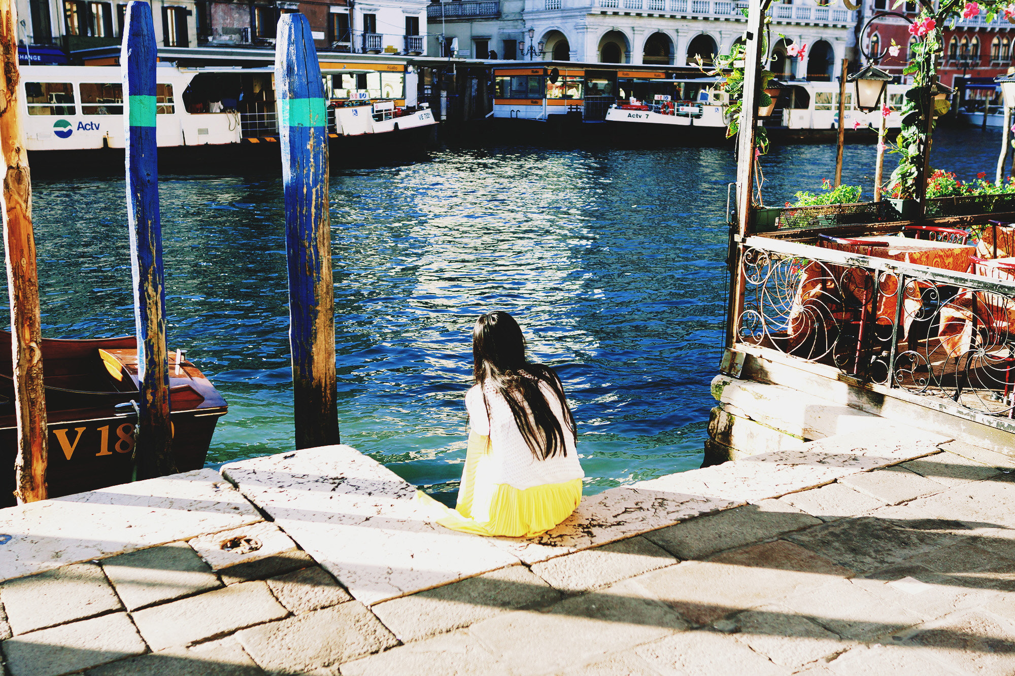 Sony SLT-A77 sample photo. Girl in venice photography