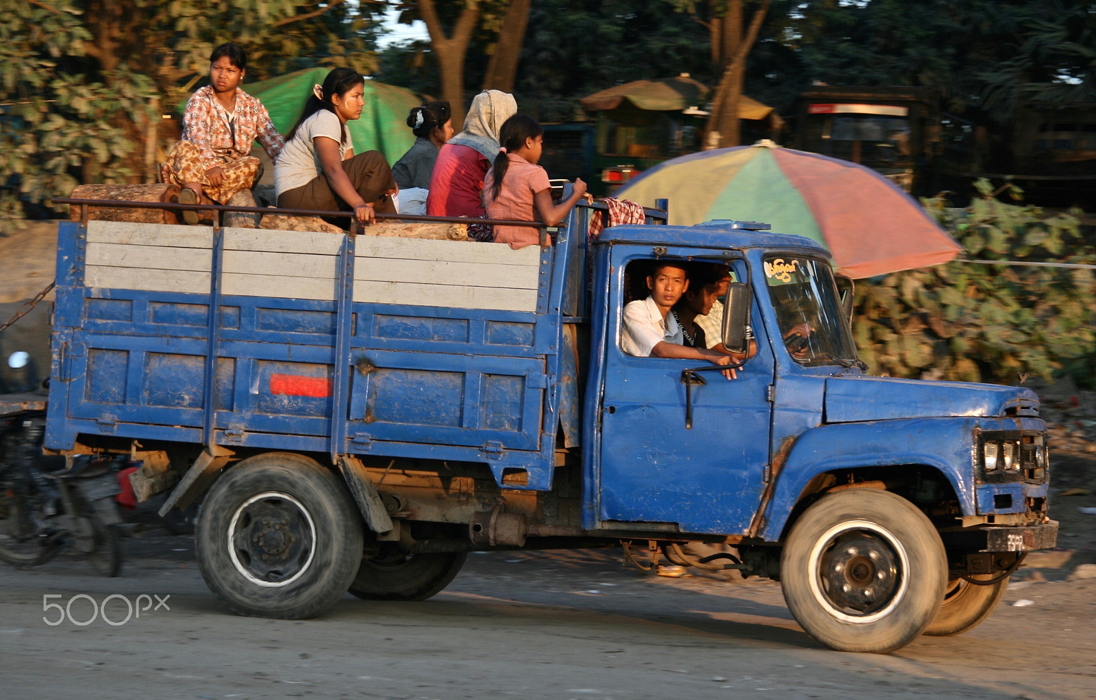 Canon EOS 400D (EOS Digital Rebel XTi / EOS Kiss Digital X) sample photo. Mandalay, burma - 2012 photography