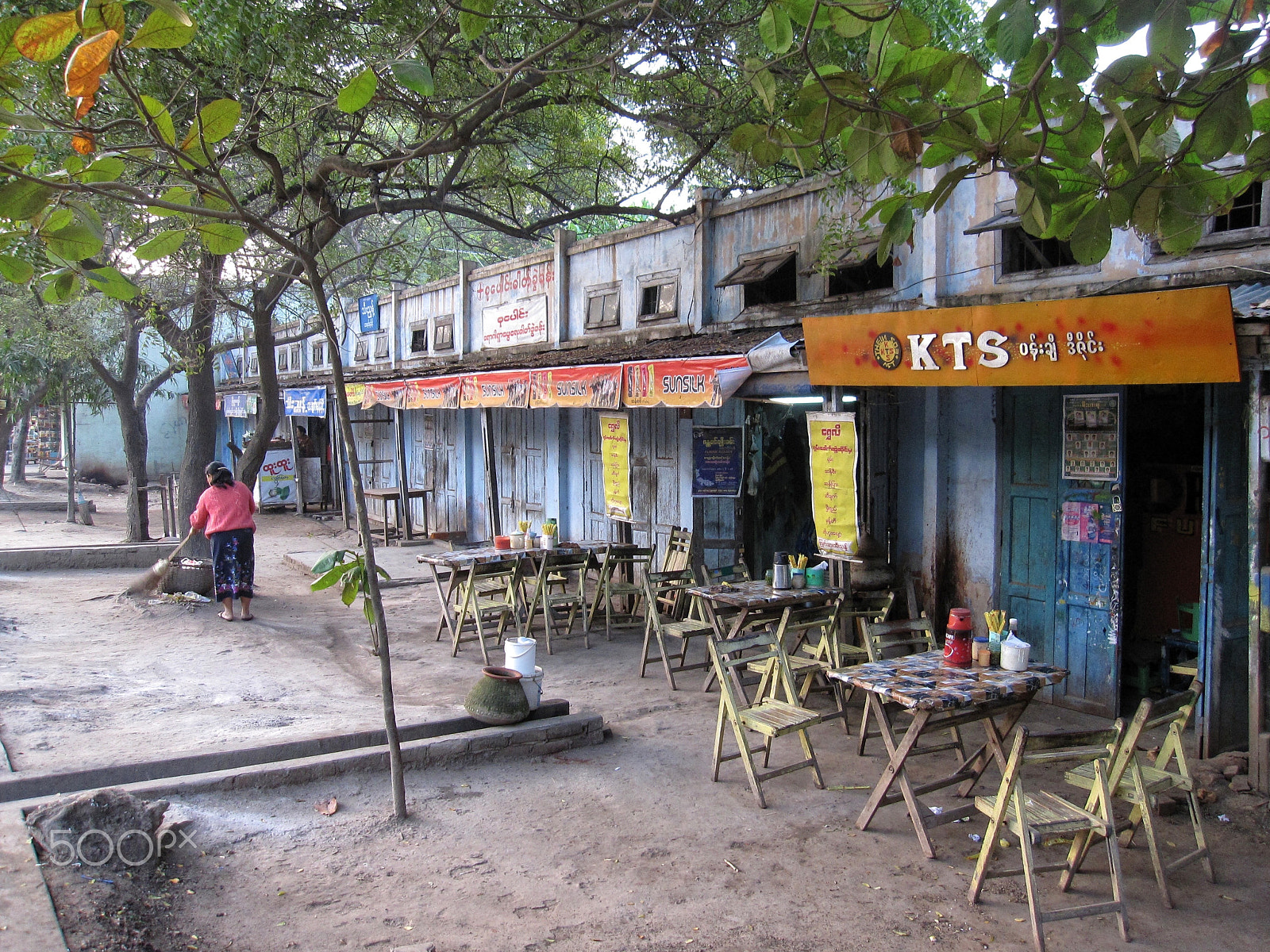 Canon PowerShot SD880 IS (Digital IXUS 870 IS / IXY Digital 920 IS) sample photo. Monywa, burma - 2012 photography