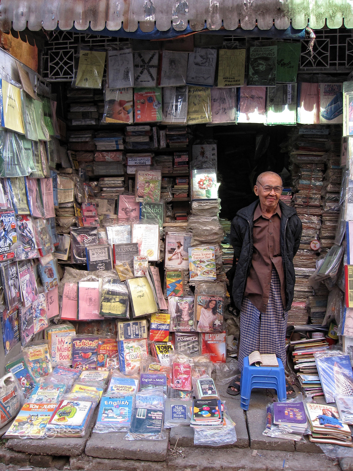 Canon PowerShot SD880 IS (Digital IXUS 870 IS / IXY Digital 920 IS) sample photo. Rangoon, burma - 2012 photography