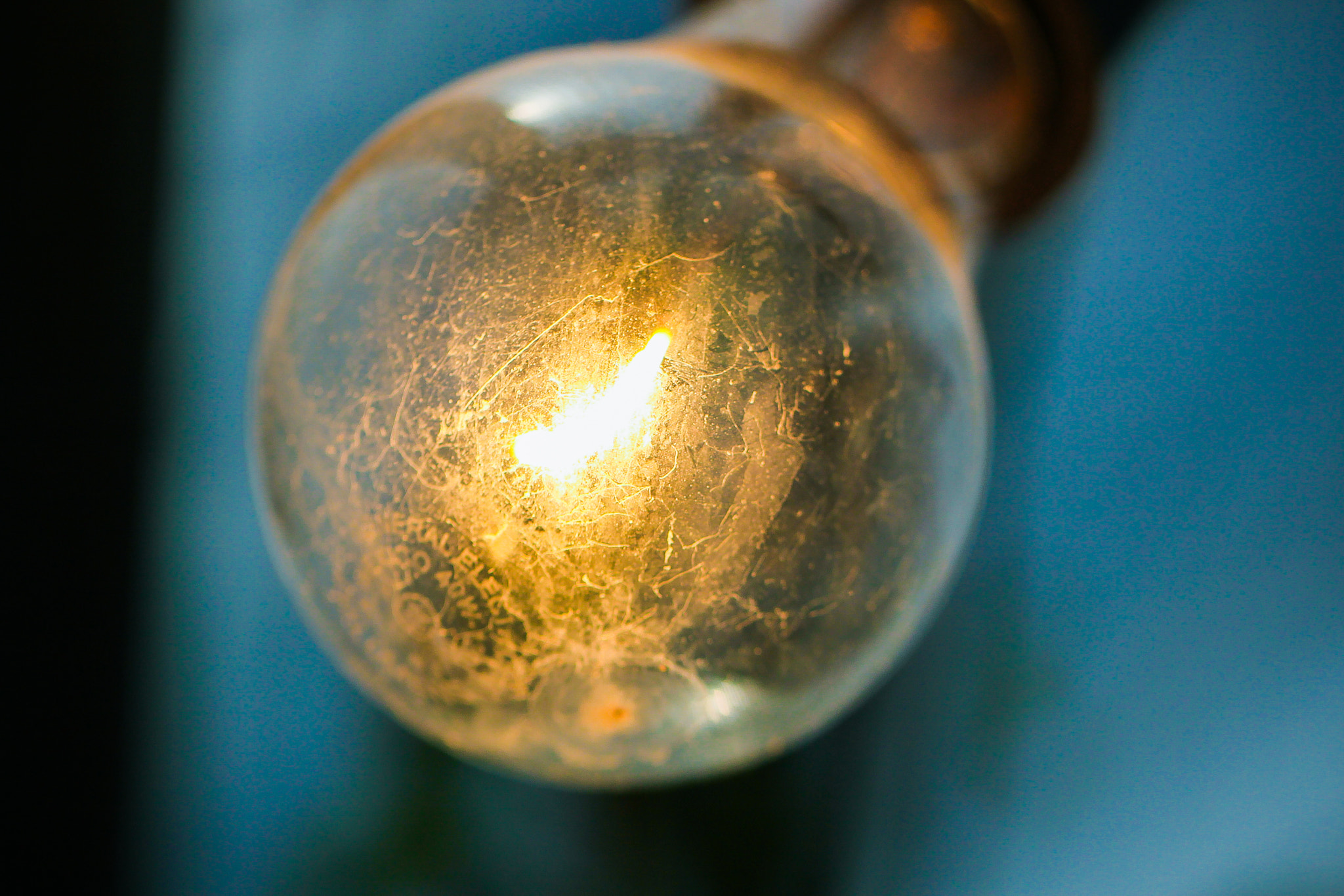Canon EOS 500D (EOS Rebel T1i / EOS Kiss X3) sample photo. Macro lightbulb photography