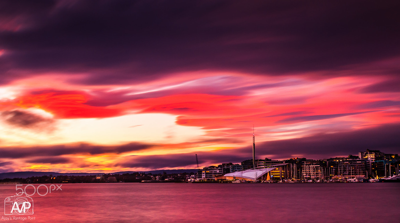 Canon EF 28mm F1.8 USM sample photo. Aker brygge photography