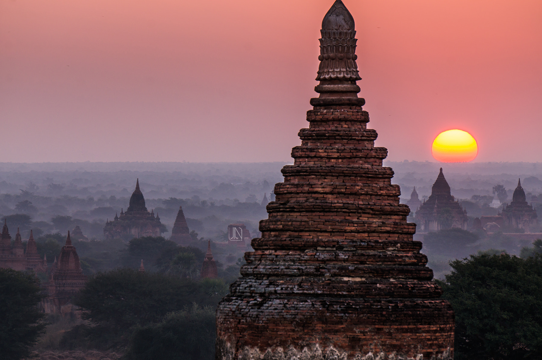 Sony Alpha NEX-5T + Sony E 55-210mm F4.5-6.3 OSS sample photo. Sunrise in bagan photography