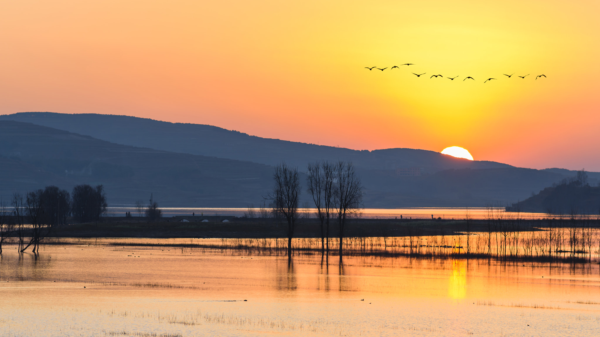 Nikon D750 + AF Nikkor 180mm f/2.8 IF-ED sample photo. Sunrise on the lake photography