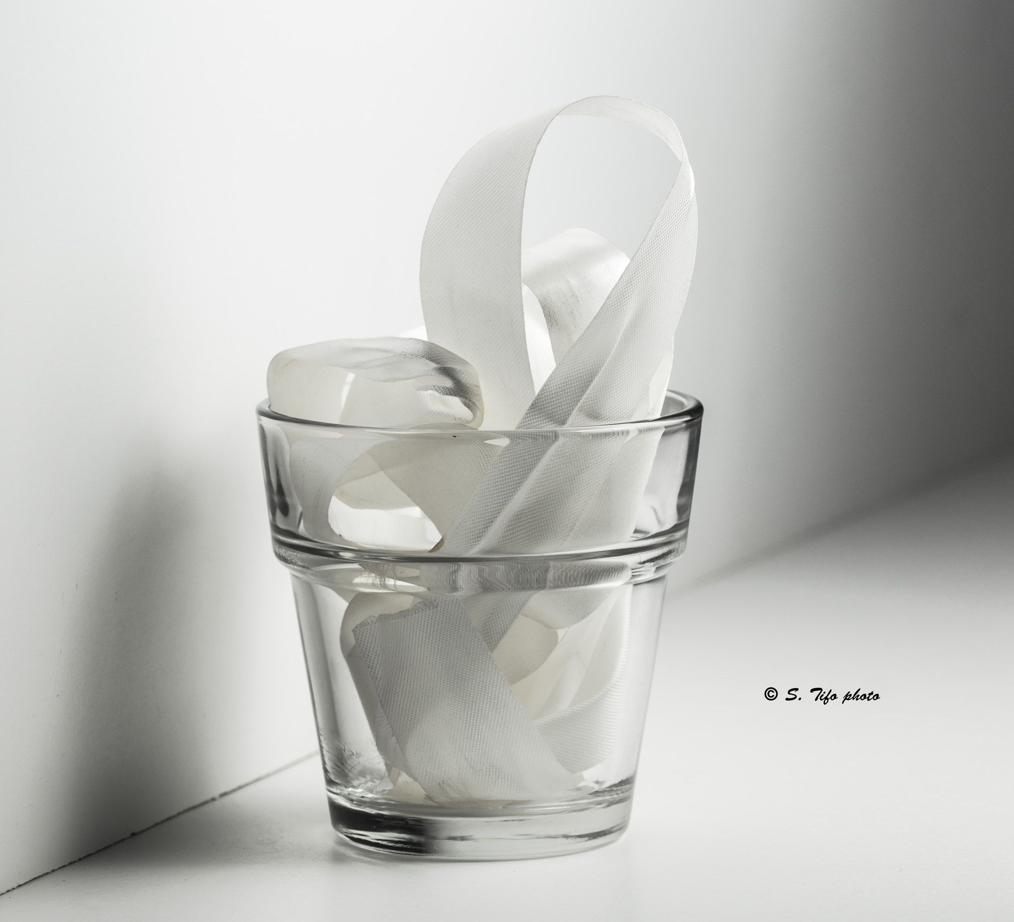 Sigma 105mm F2.8 EX DG OS HSM sample photo. Dans un verre ... in a glass ... photography