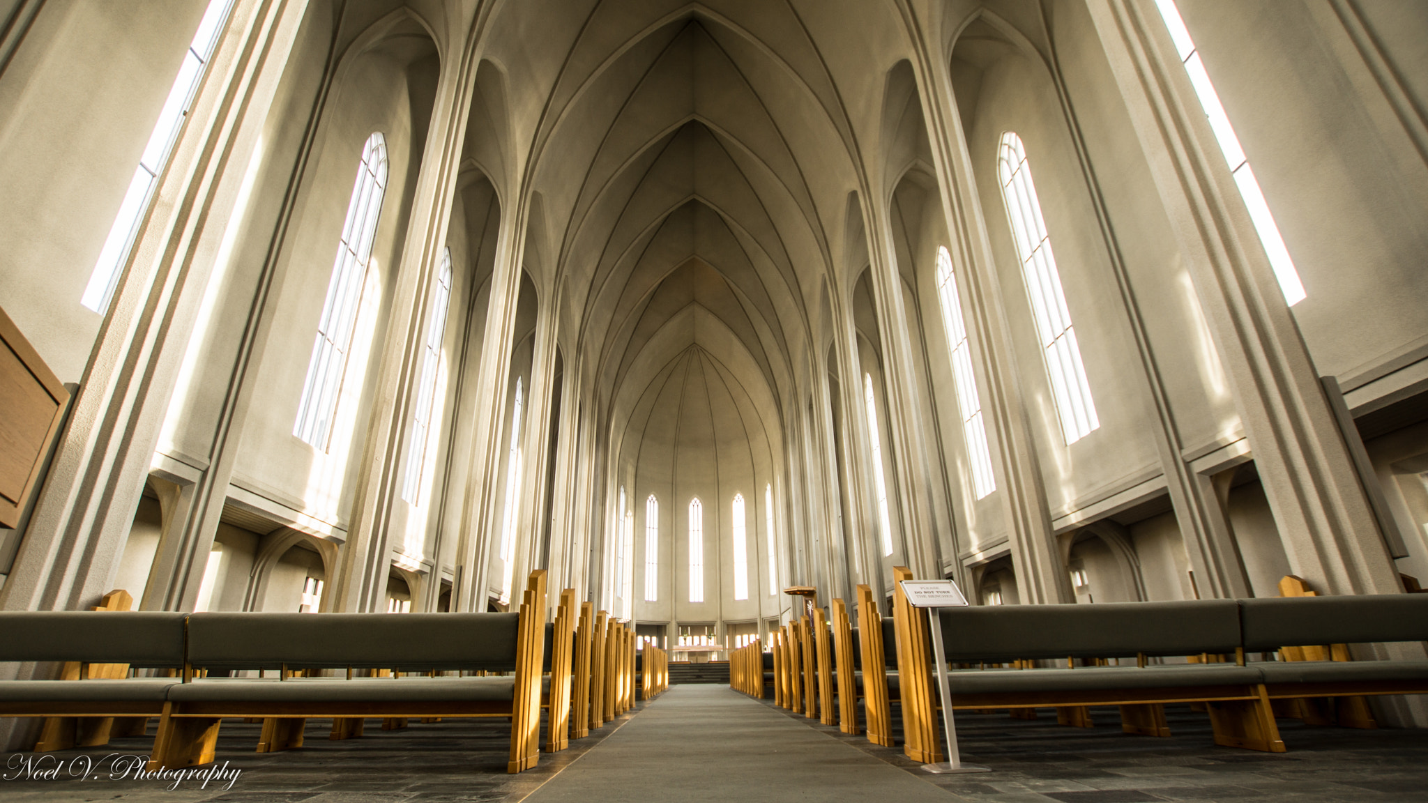 Sony SLT-A65 (SLT-A65V) + Sigma 10-20mm F3.5 EX DC HSM sample photo. Hallgrimskirkja - interior photography