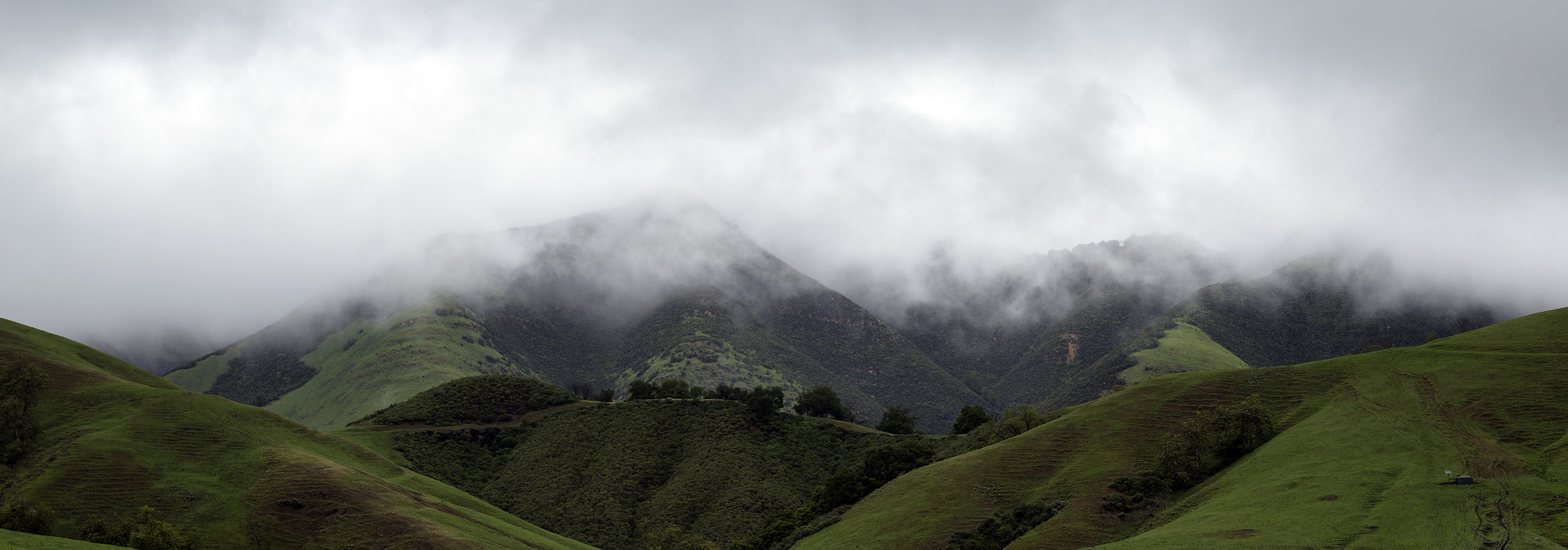 Nikon AF-S Nikkor 70-200mm F4G ED VR sample photo. Foggy hills photography