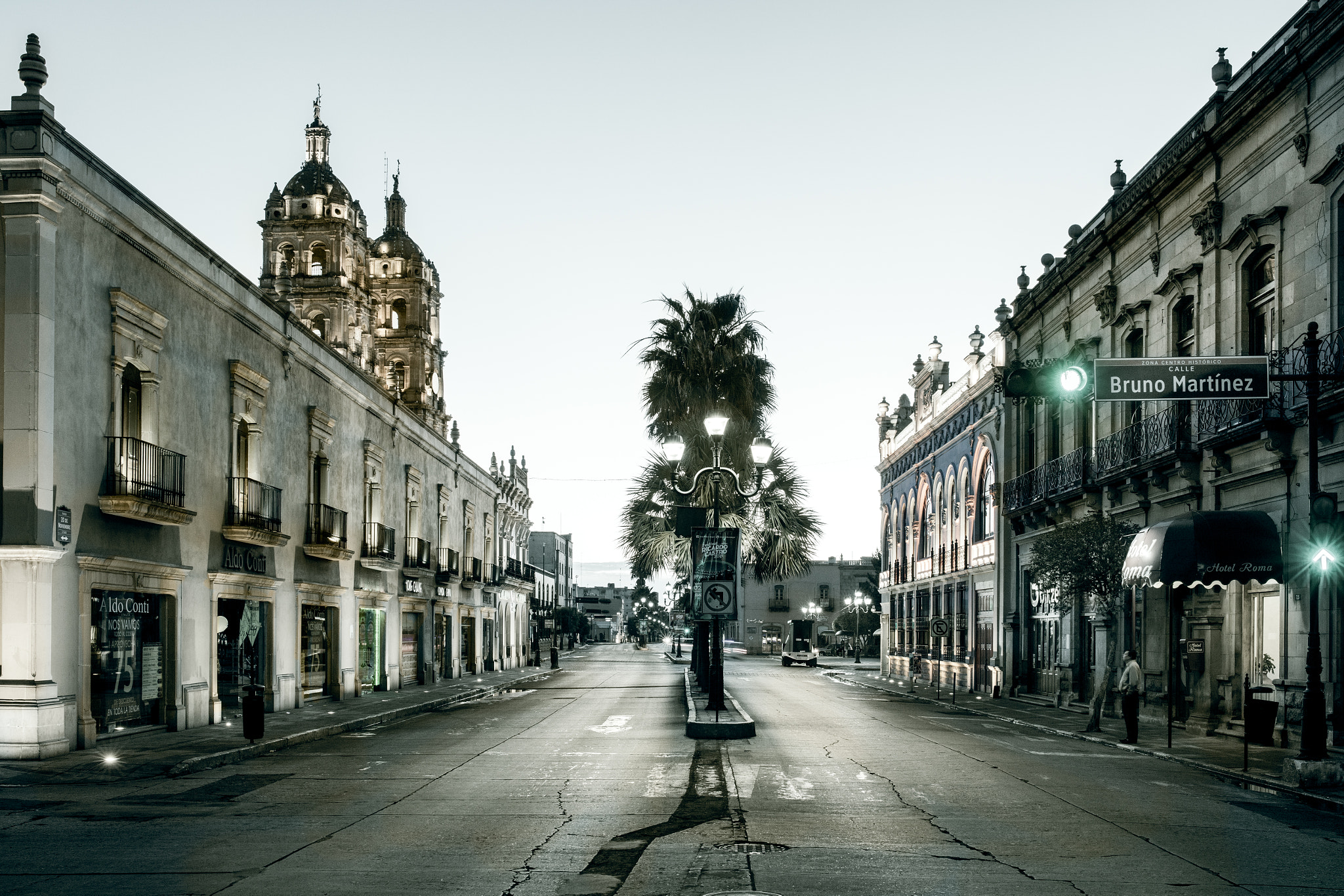 Canon EOS 5DS + Sigma 35mm F1.4 DG HSM Art sample photo. Calles photography