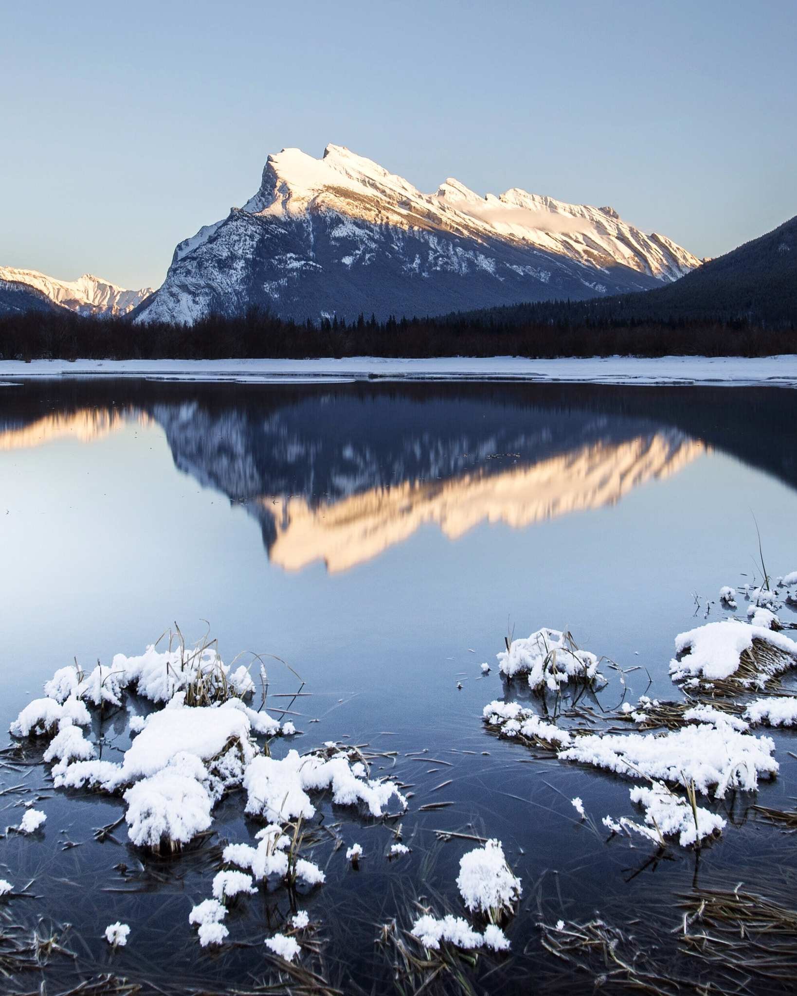 Nikon AF-S Nikkor 20mm F1.8G ED sample photo. Sunset on mt rundle. vermillion lakes. banff. alberta. photography