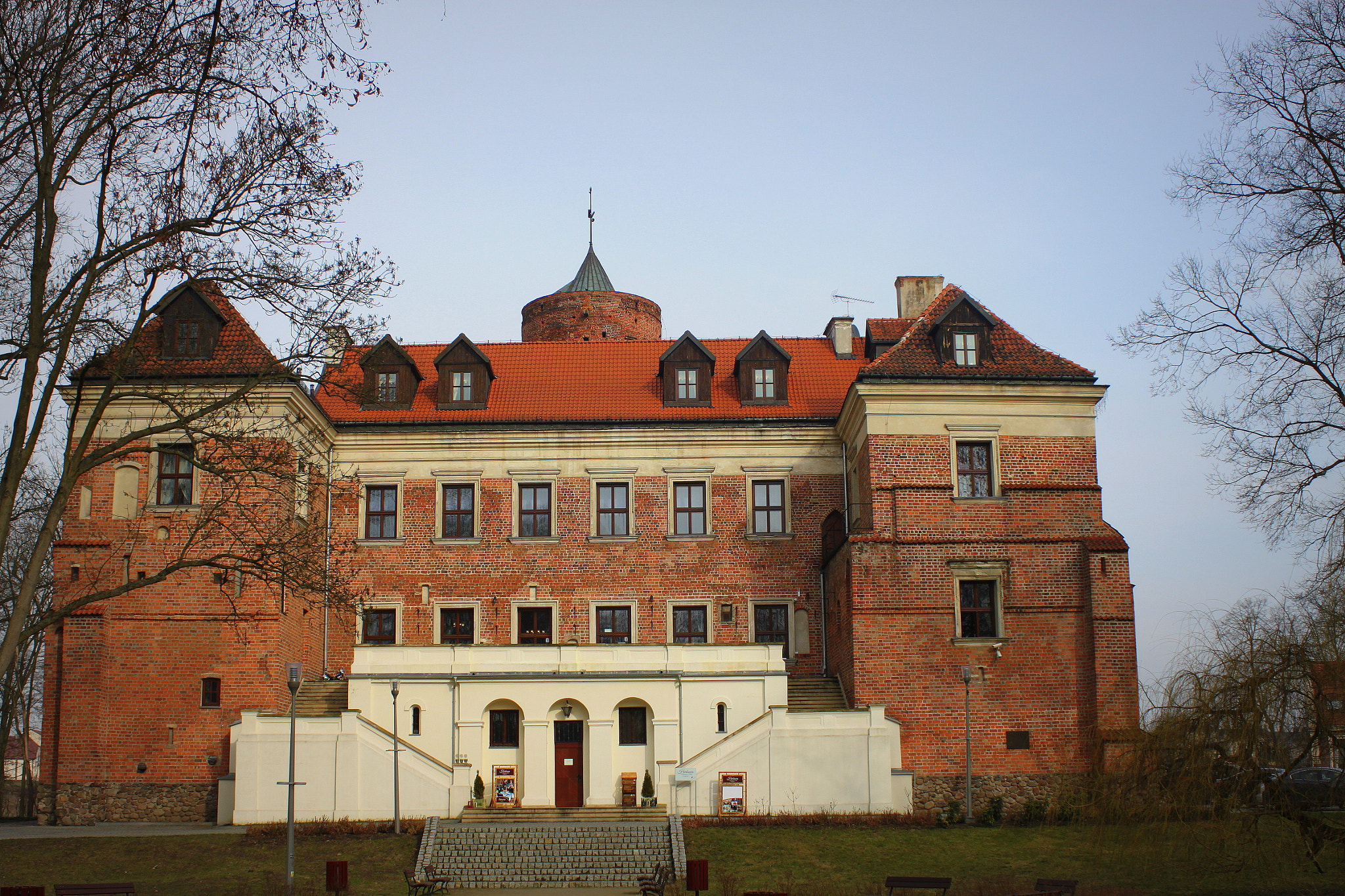Canon EF 28-90mm f/4-5.6 sample photo. Palace biskupów gnieżnieńskich photography