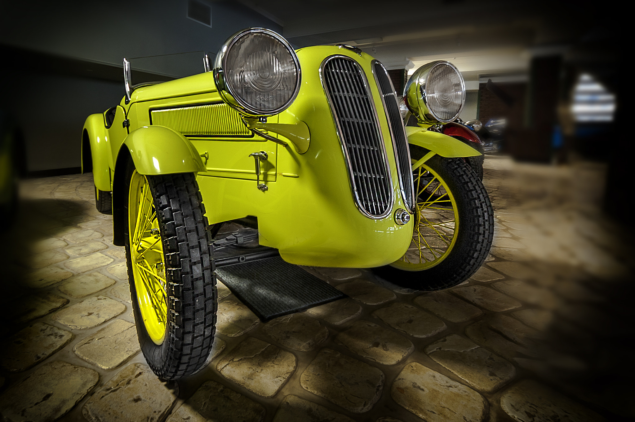 Sigma 12-24mm F4.5-5.6 EX DG Aspherical HSM sample photo. Bmw dixi da wartburg photography