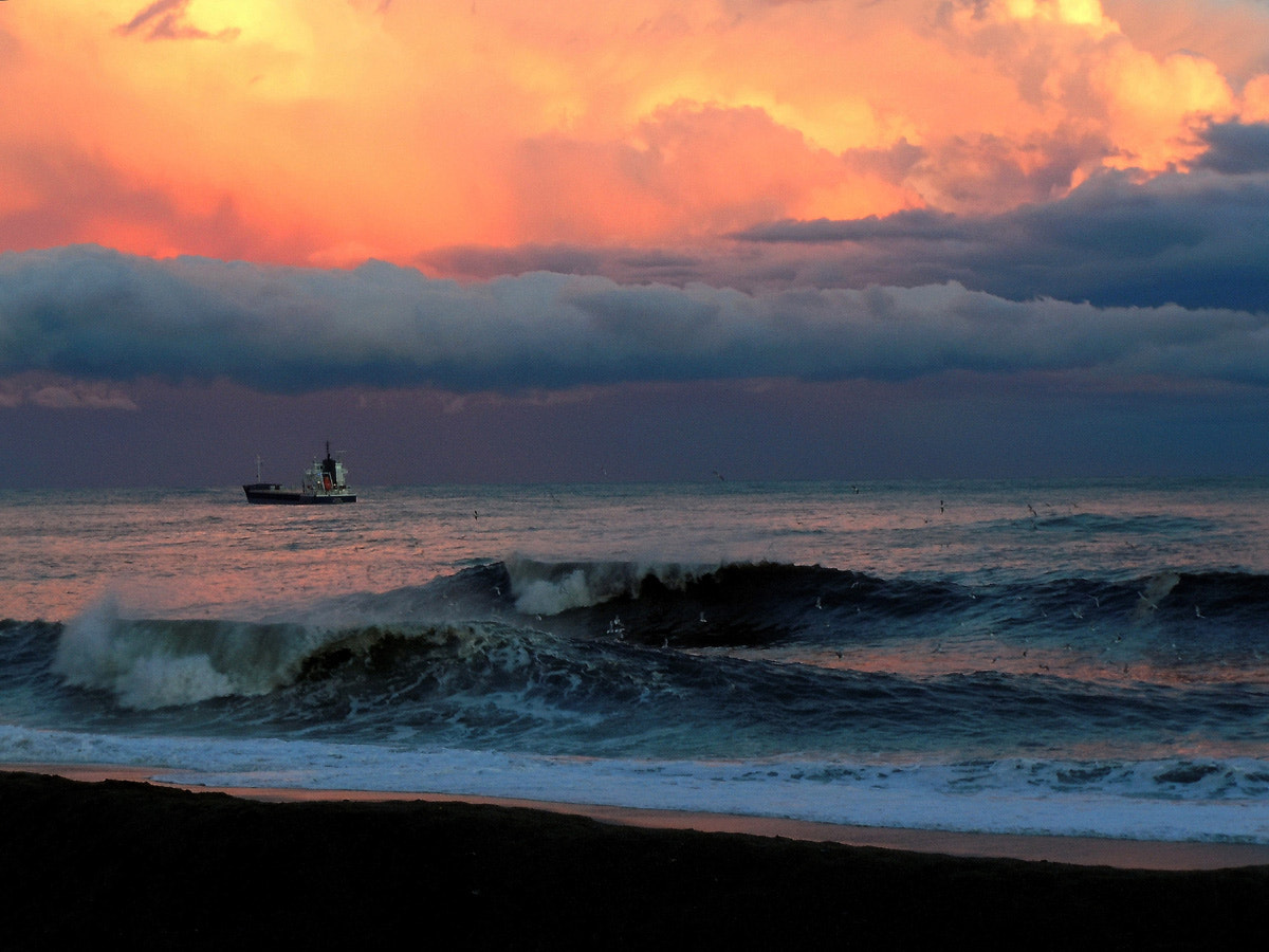 Nikon Coolpix S6000 sample photo. Sea storm photography
