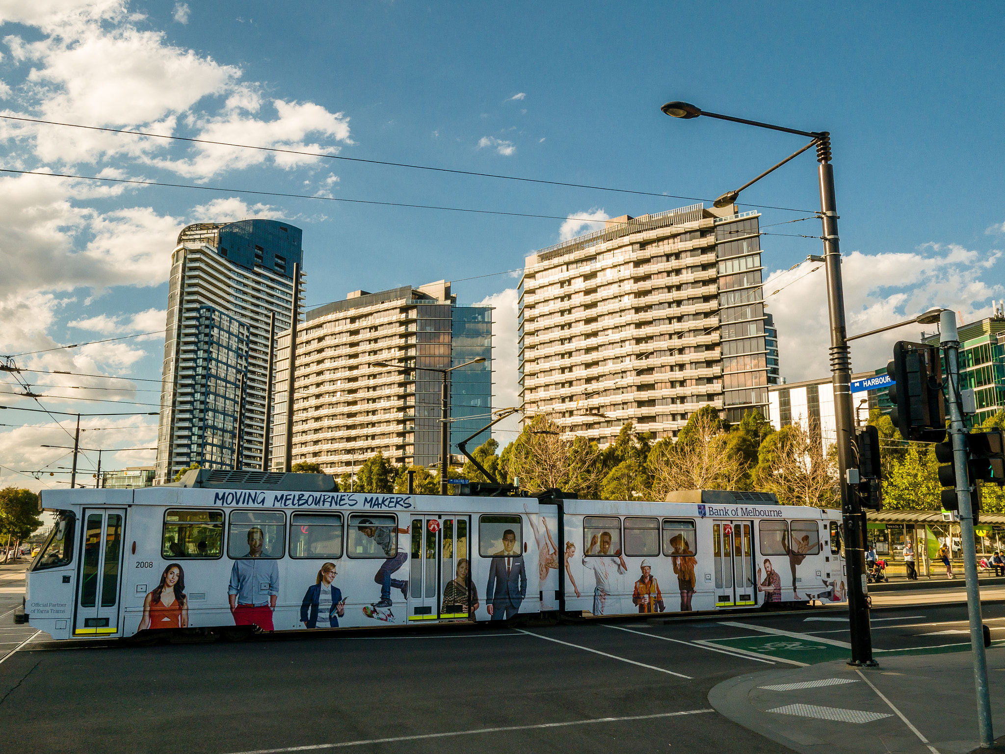 Panasonic Lumix DMC-GX7 + LEICA DG SUMMILUX 15/F1.7 sample photo. Tram bypass photography