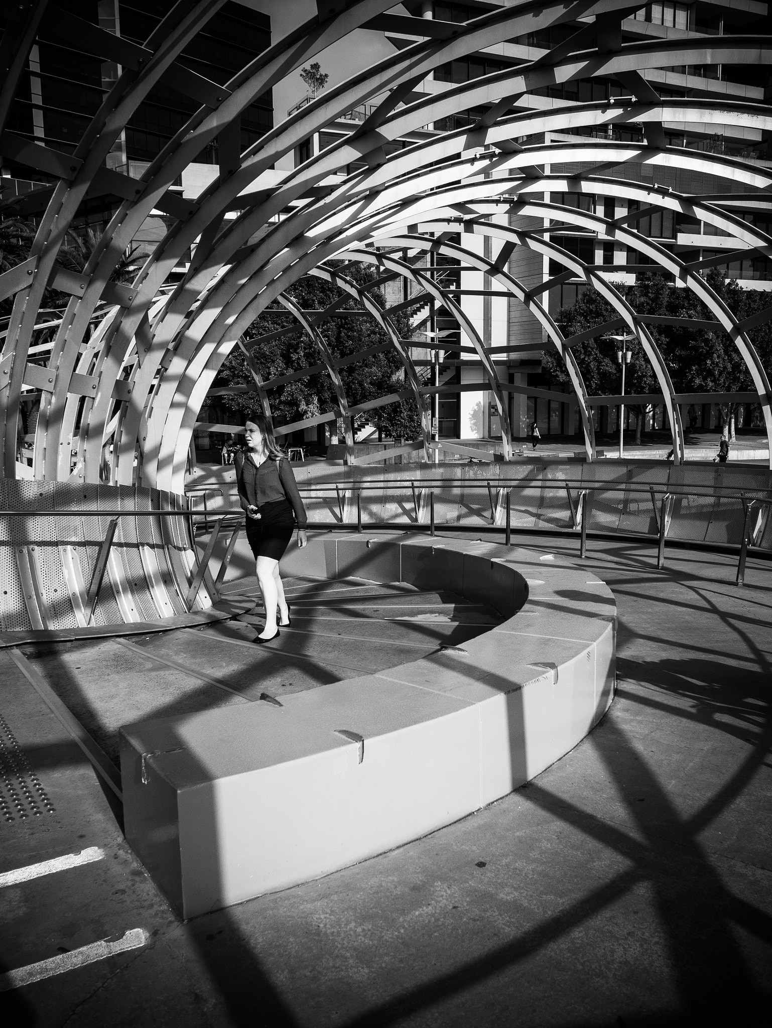 Panasonic Lumix DMC-GX7 + LEICA DG SUMMILUX 15/F1.7 sample photo. Woman in the web photography