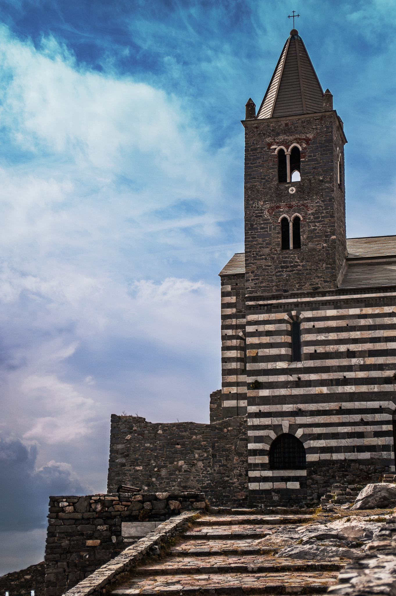 Nikon D700 + AF Zoom-Nikkor 28-85mm f/3.5-4.5 sample photo. Portovenere - chiesa di san pietro photography