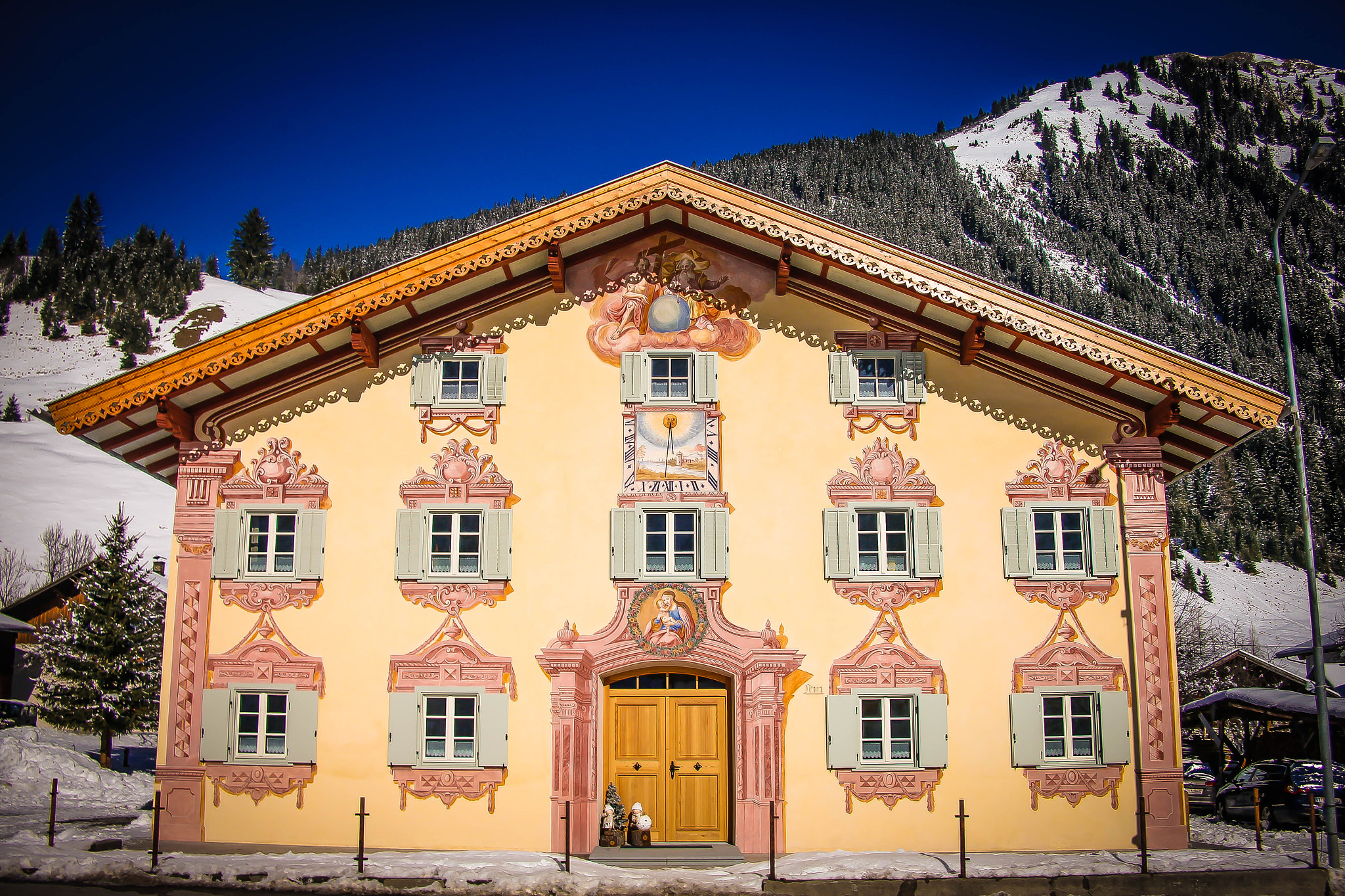Canon EF 35-350mm F3.5-5.6L USM sample photo. Lechtaler haus photography
