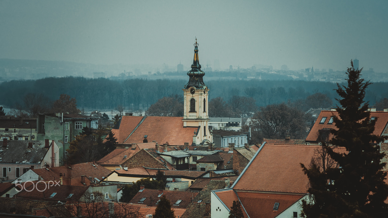 Minolta AF 80-200mm F2.8 HS-APO G sample photo. Old town photography