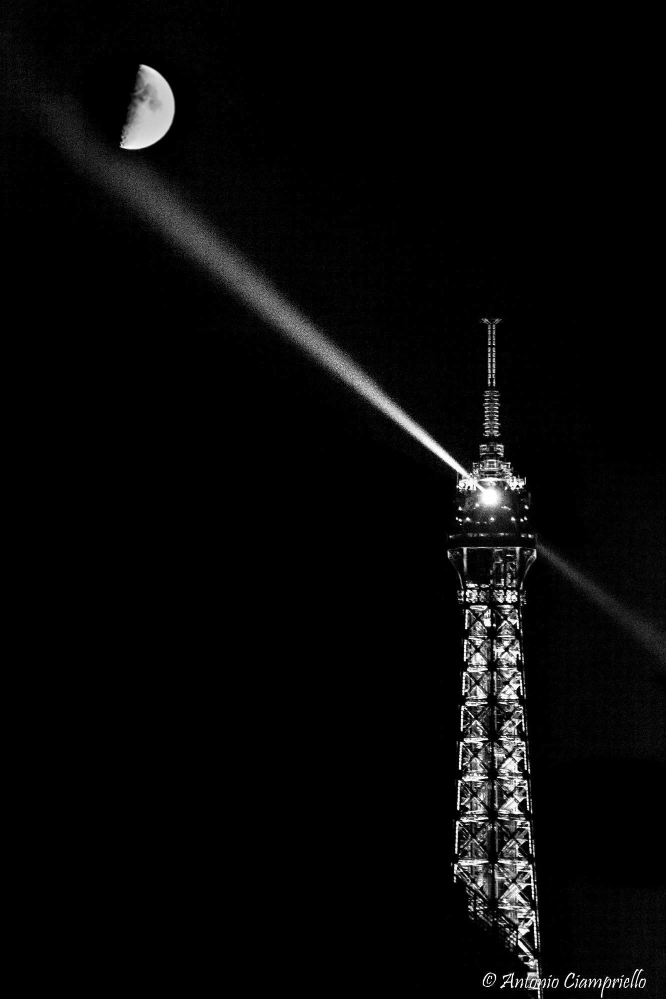 Nikon D7100 + AF Nikkor 70-210mm f/4-5.6 sample photo. Mooneiffel photography