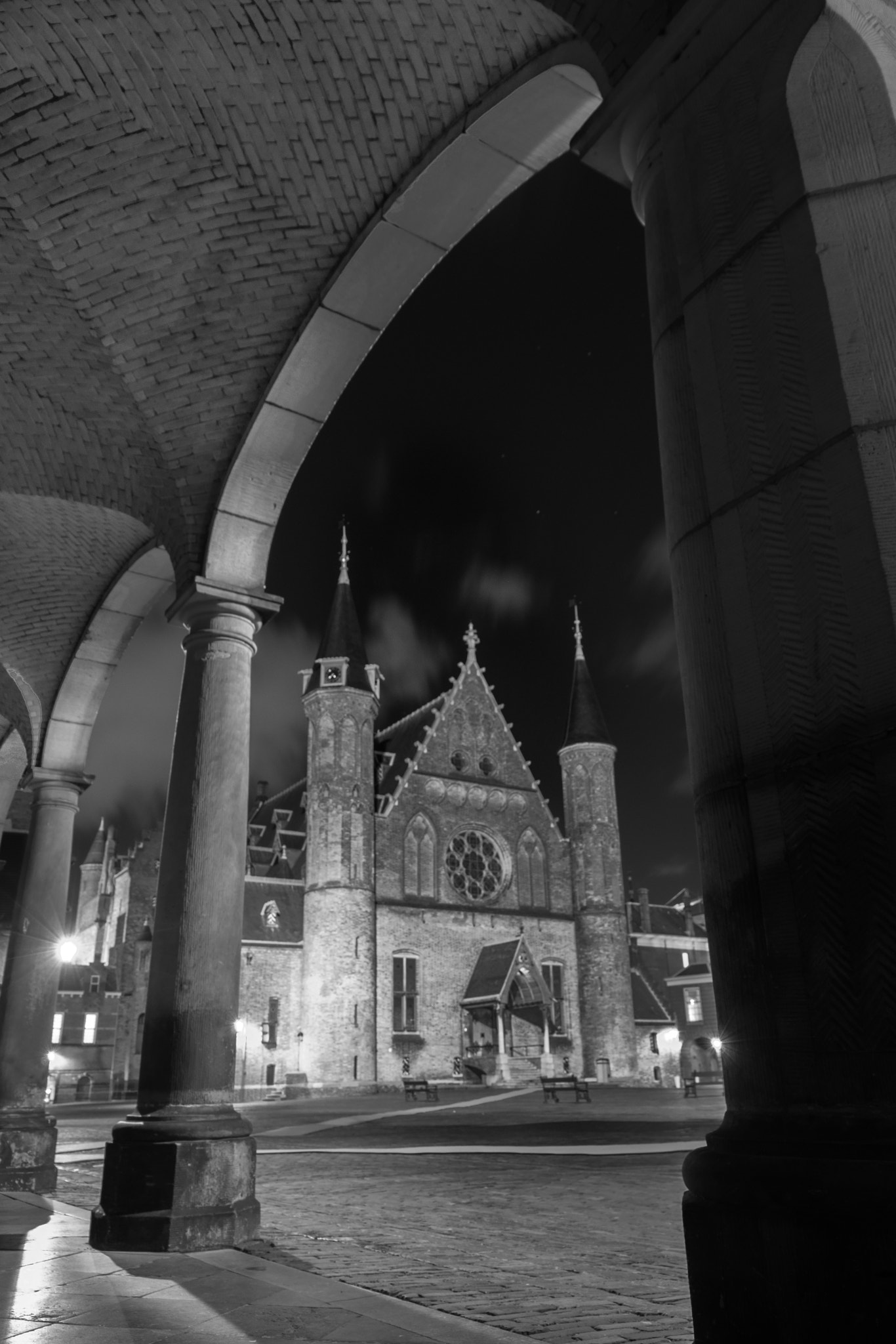 Sigma 17-70mm F2.8-4.5 (D) sample photo. De ridderzaal in black &amp; white photography