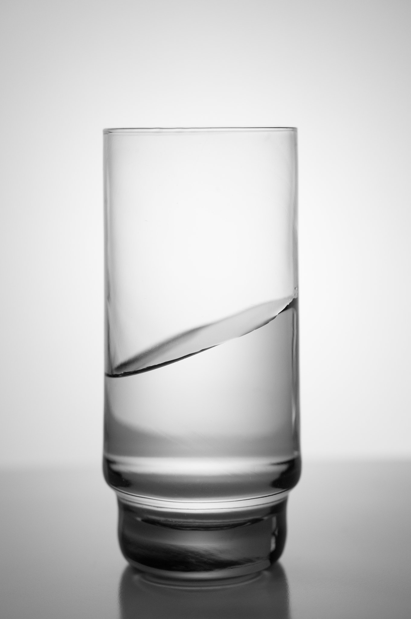 Sony Alpha NEX-5R + E 50mm F1.8 OSS sample photo. Vaso de agua photography