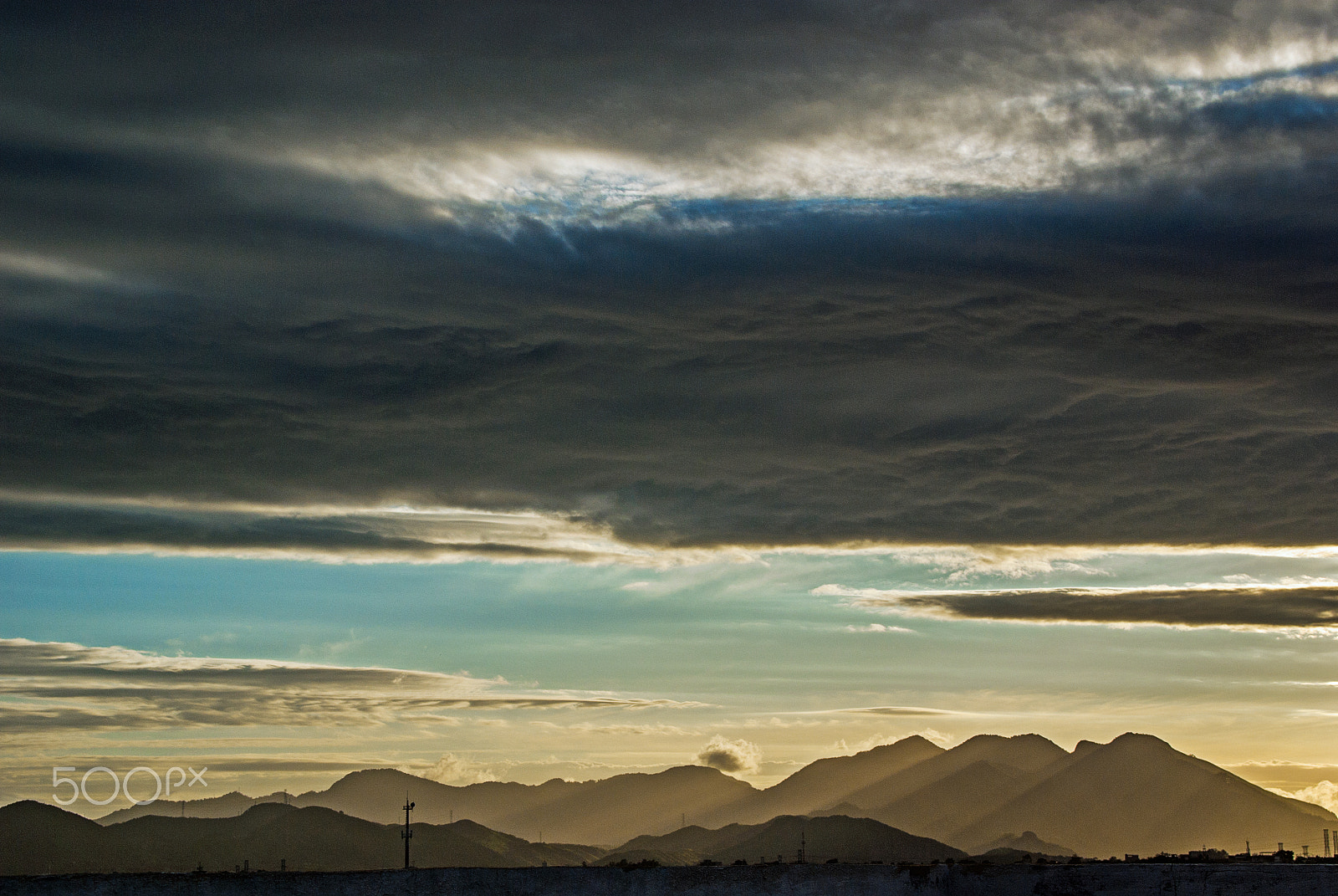 Pentax K10D + smc PENTAX-FA 28-200mm F3.8-5.6 AL[IF] sample photo. Strange sky photography