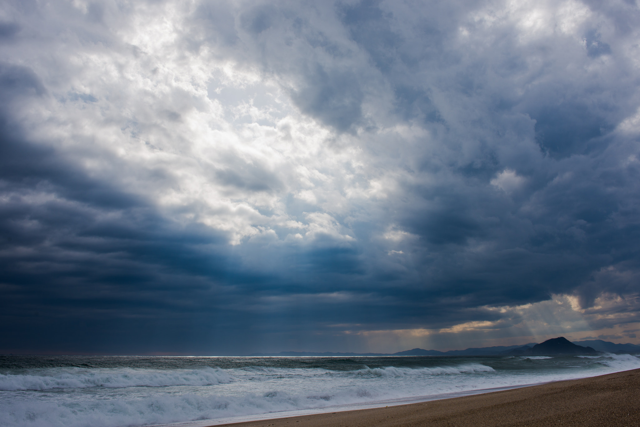 Nikon D610 + AF Zoom-Nikkor 35-70mm f/2.8D sample photo. Sea photography