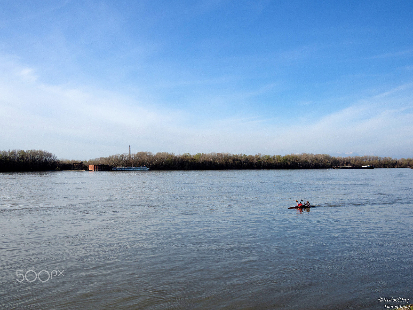 Olympus OM-D E-M5 + LUMIX G 20/F1.7 II sample photo. Canoeing on donau 2 photography
