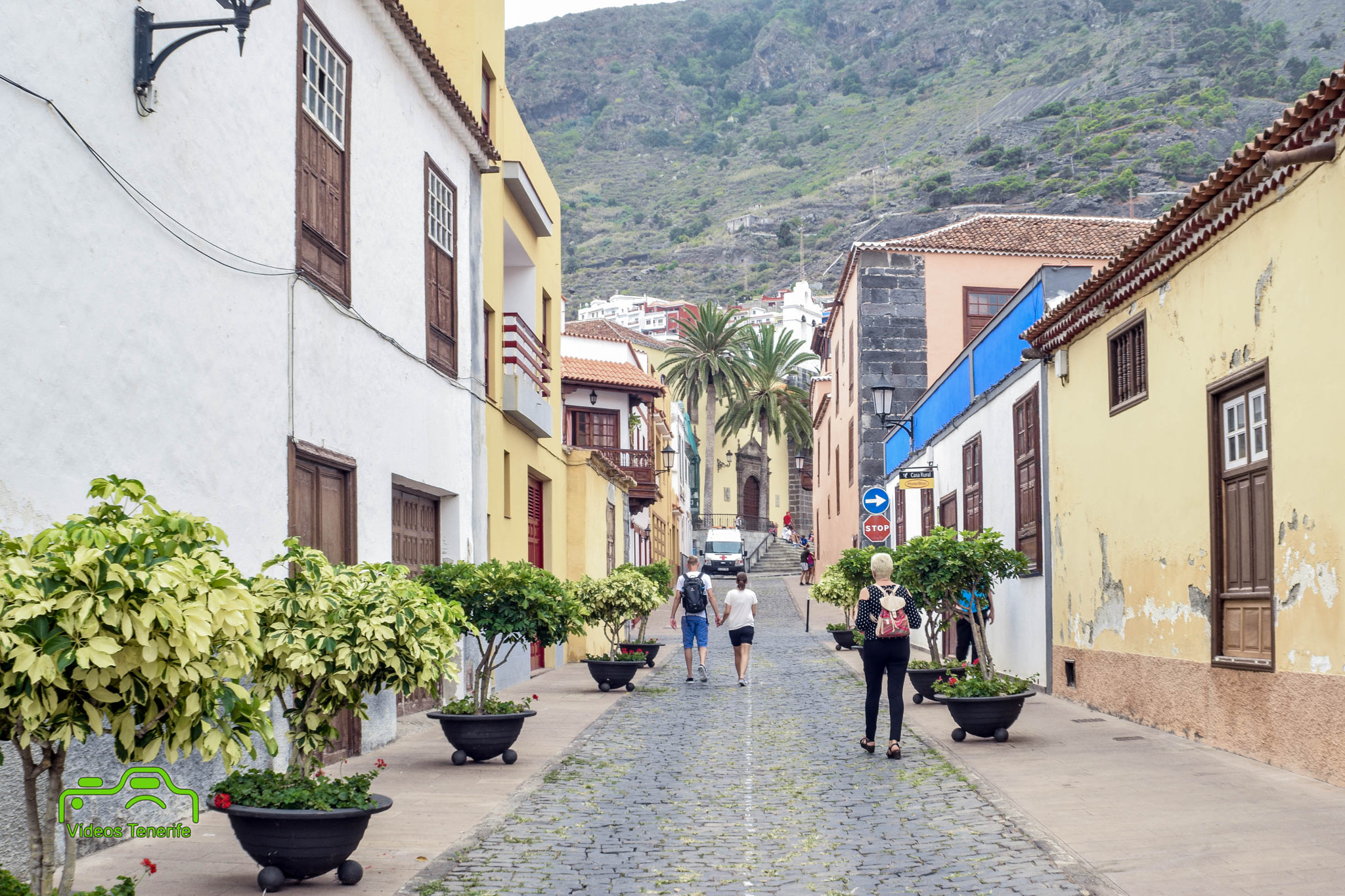 Nikon D3300 + AF Zoom-Nikkor 35-70mm f/3.3-4.5 sample photo. Calle de garachico photography