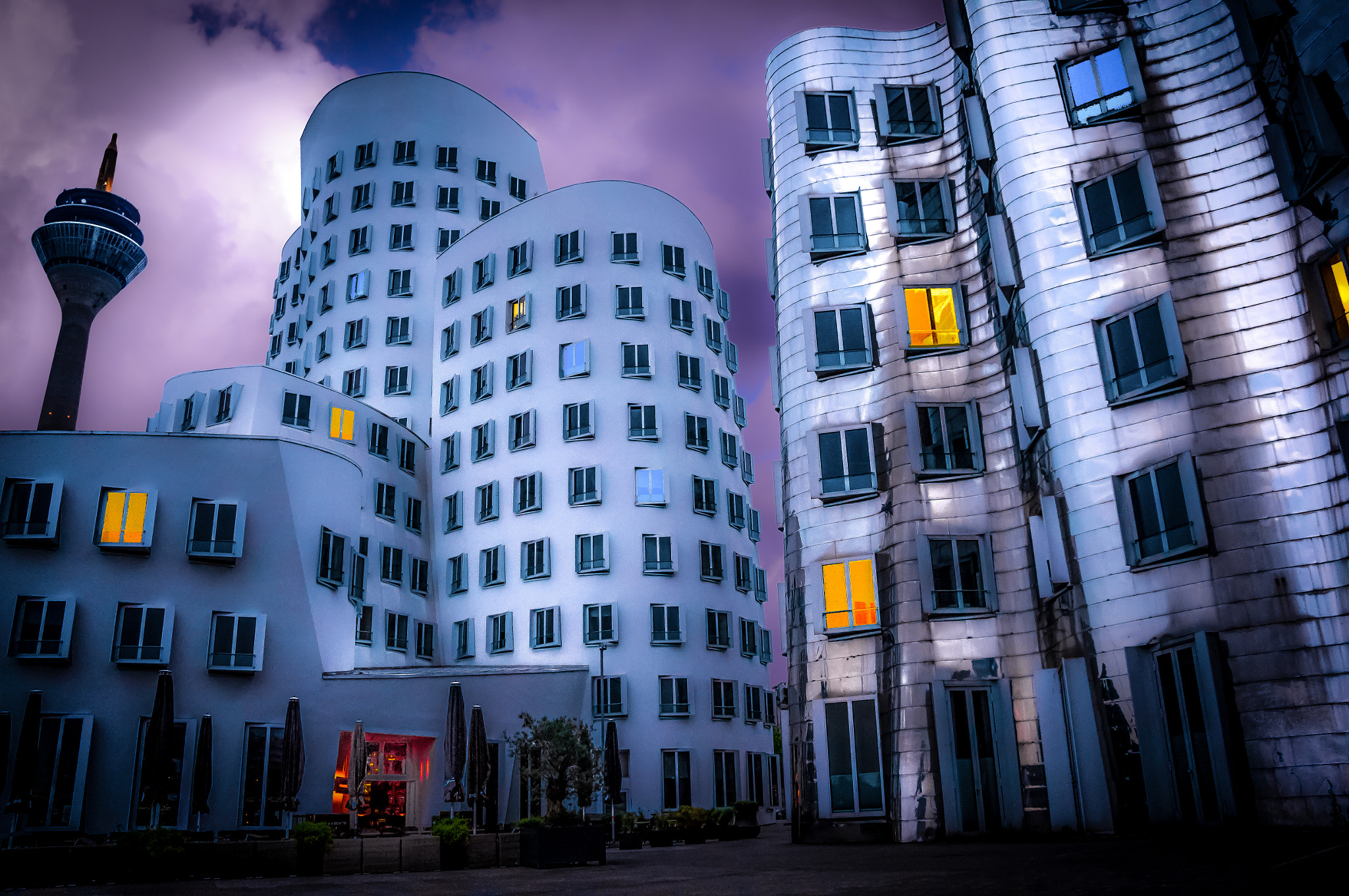 Sony E 18-200mm F3.5-6.3 OSS sample photo. Gehry buildings in düsseldorf - germany photography