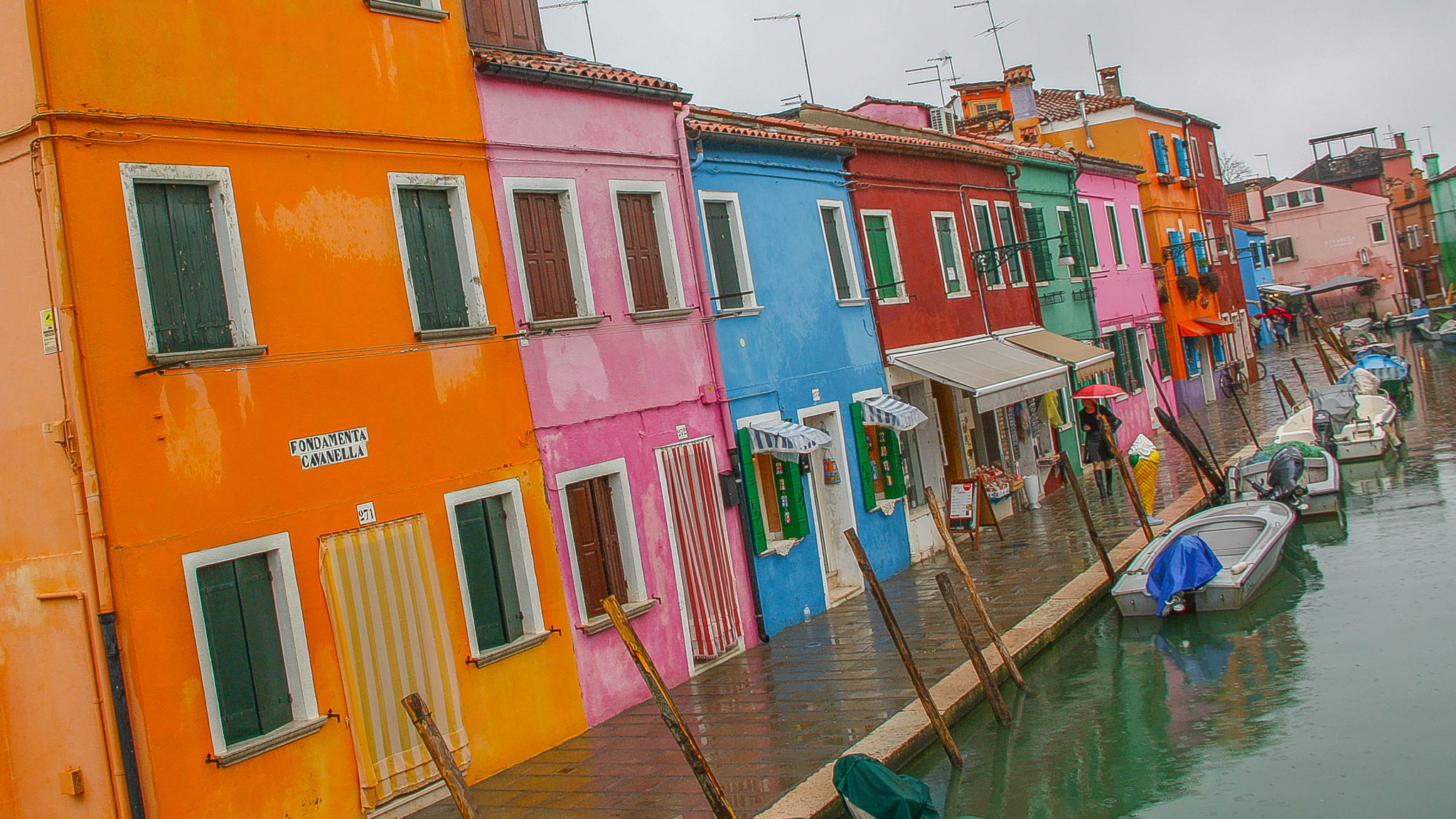 Canon EOS 450D (EOS Rebel XSi / EOS Kiss X2) sample photo. Colorful canals of burano photography