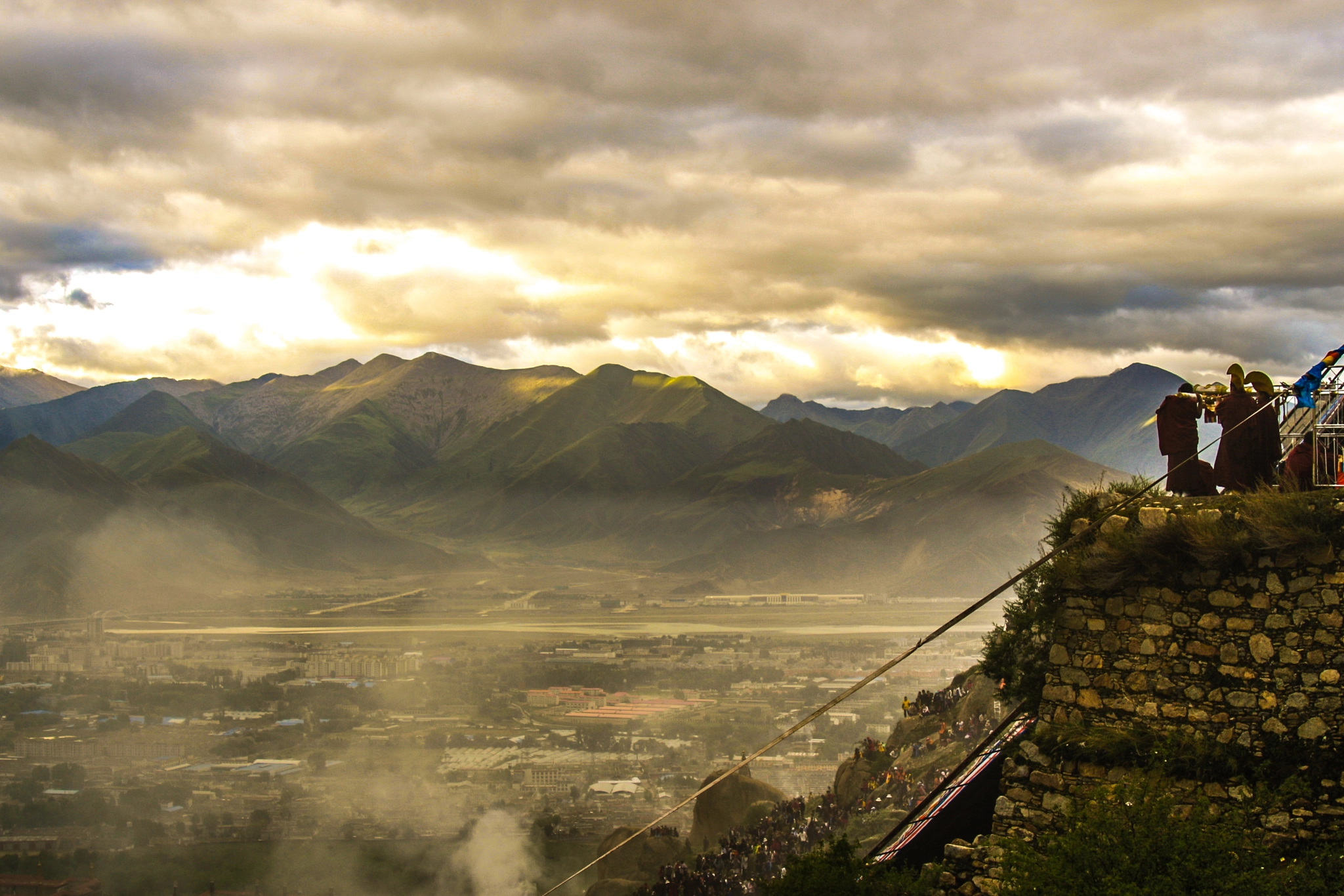 Canon EOS 1000D (EOS Digital Rebel XS / EOS Kiss F) sample photo. Sunrise at sho dun festival tibet photography