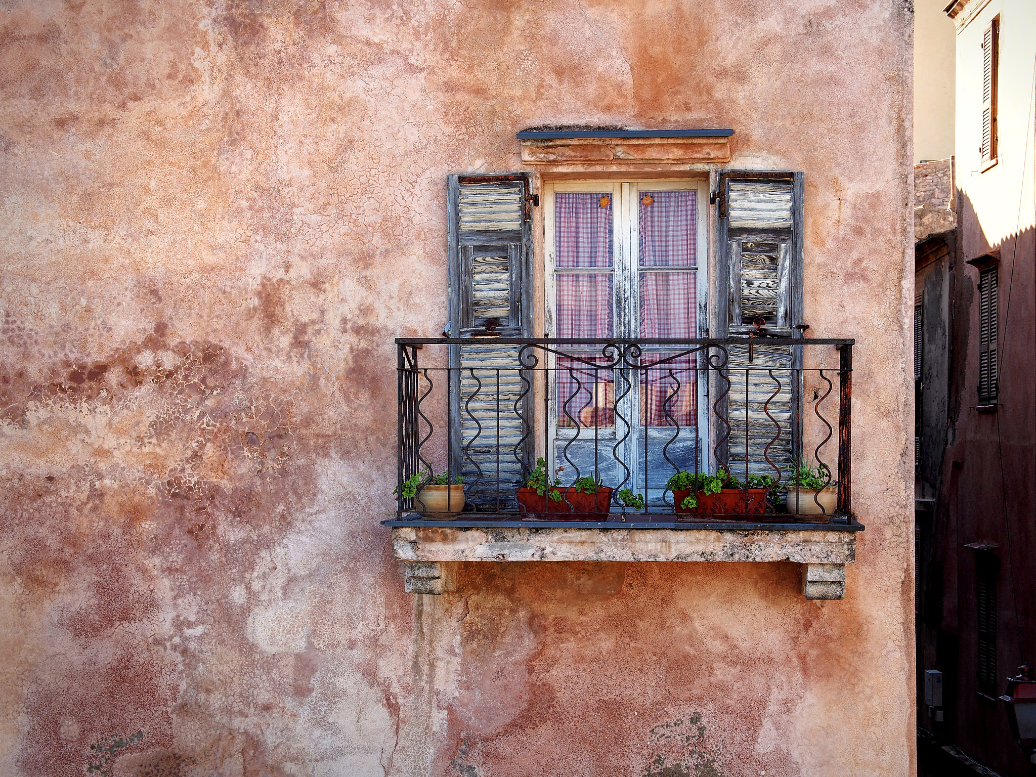 Panasonic Lumix G X Vario 12-35mm F2.8 ASPH Power OIS sample photo. Bonifacio balcony photography