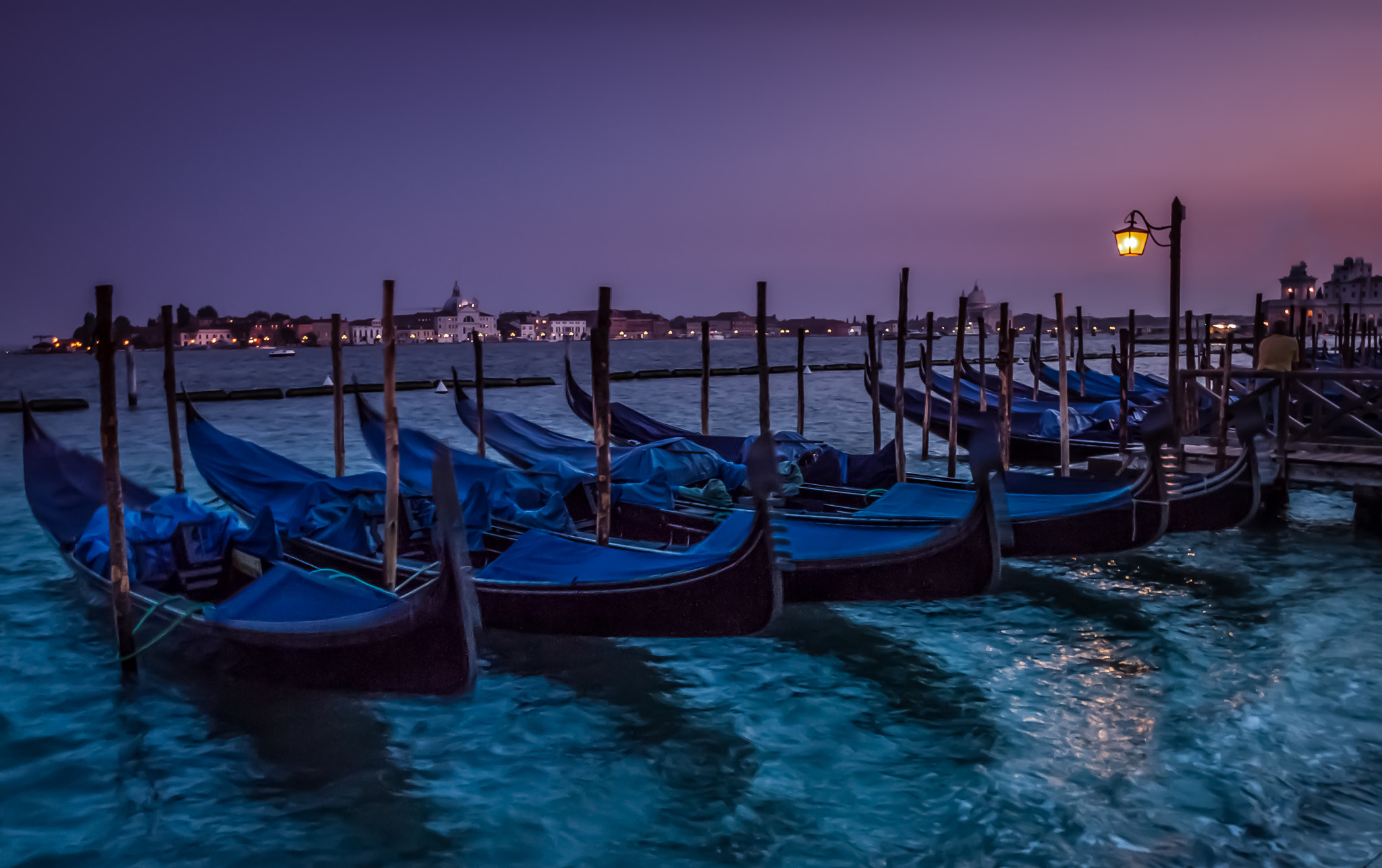 Olympus E-620 (EVOLT E-620) + OLYMPUS 14-42mm Lens sample photo. Venetian twilight photography