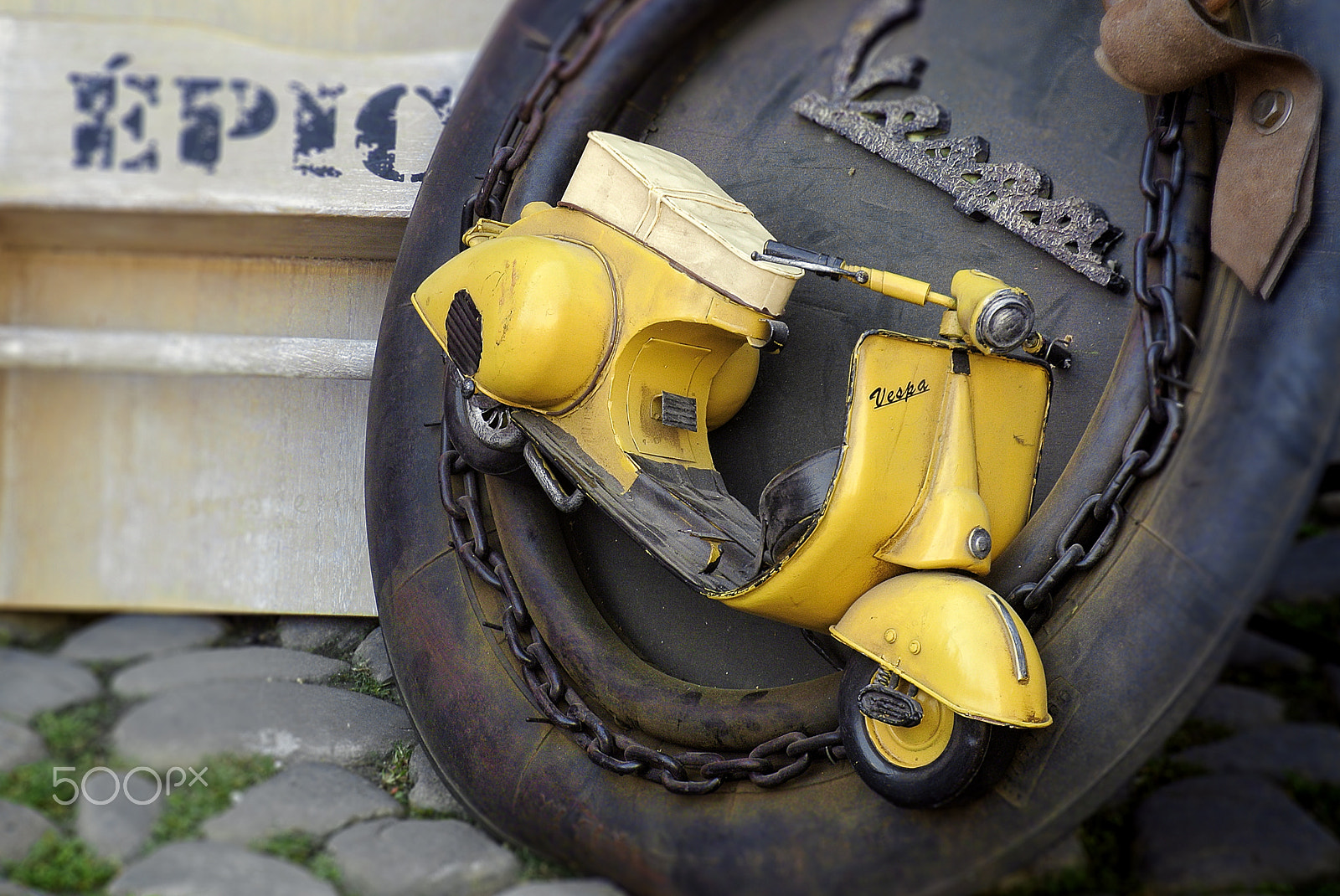 Nikon 1 Nikkor VR 30-110mm F3.8-5.6 sample photo. Vespa gialla photography