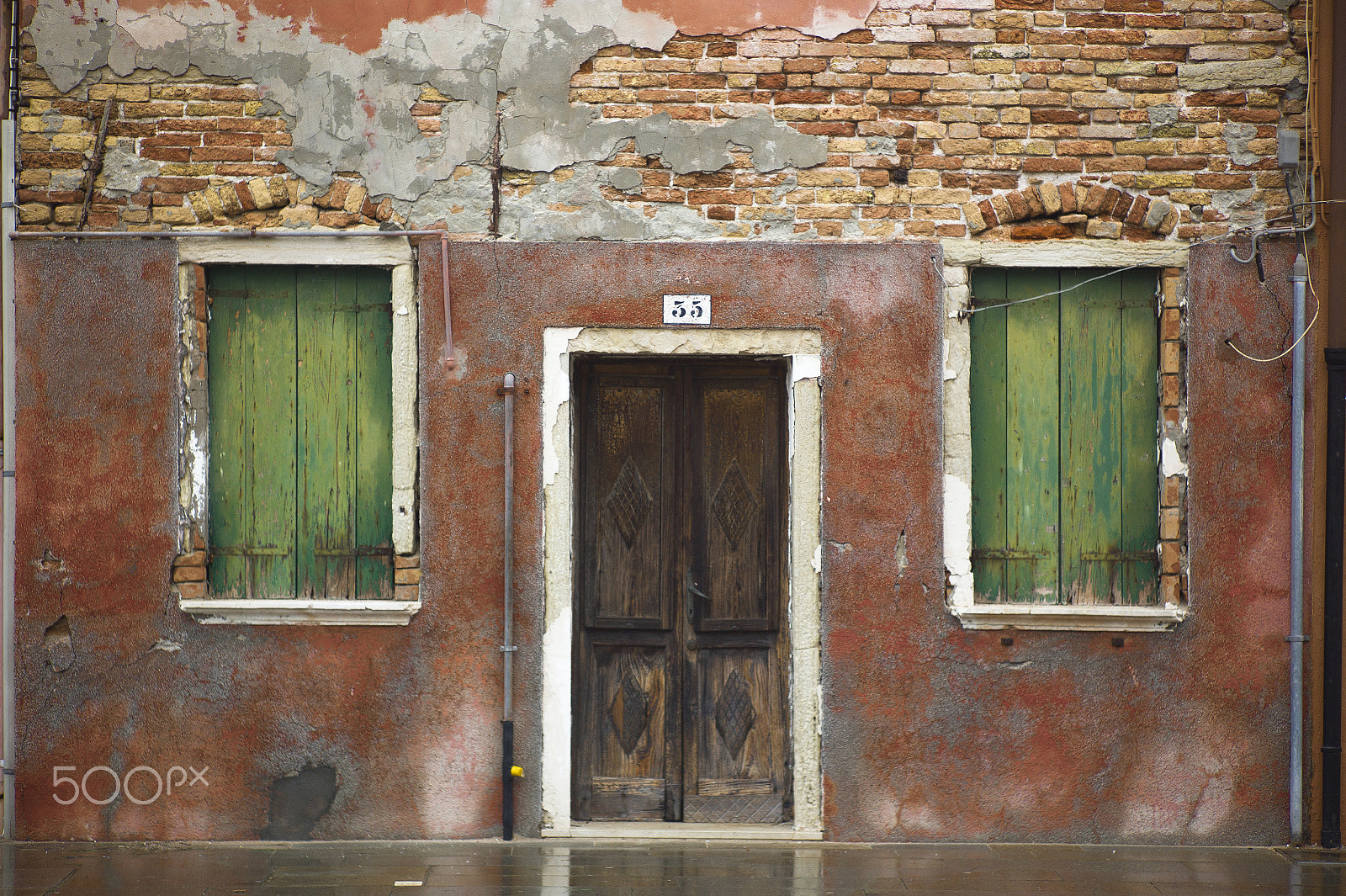 Leica Summicron-M 90mm f/2 (II) sample photo. A red old burano house photography