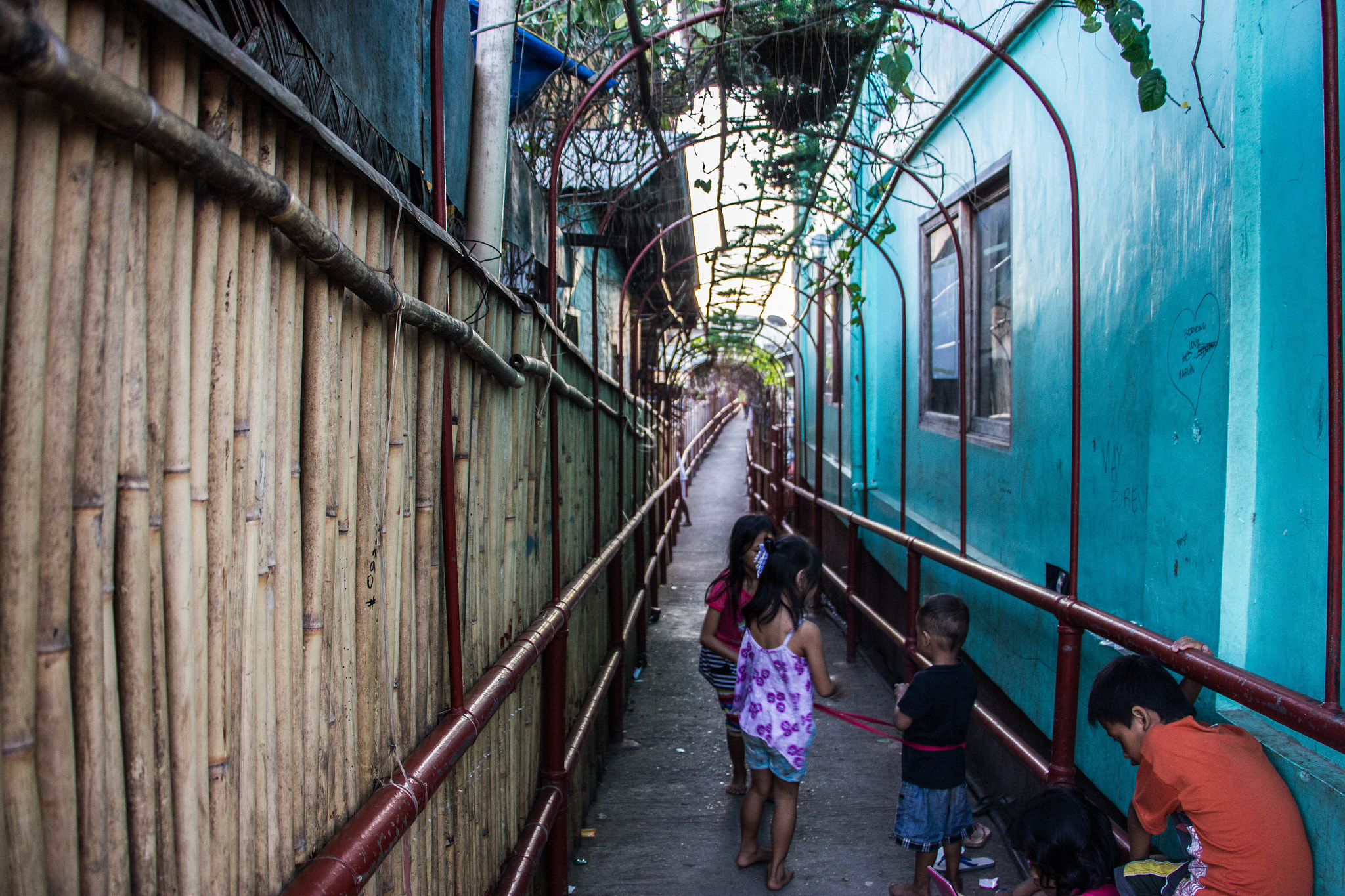 Canon EF-S 18-135mm F3.5-5.6 IS STM sample photo. Alley in coron photography