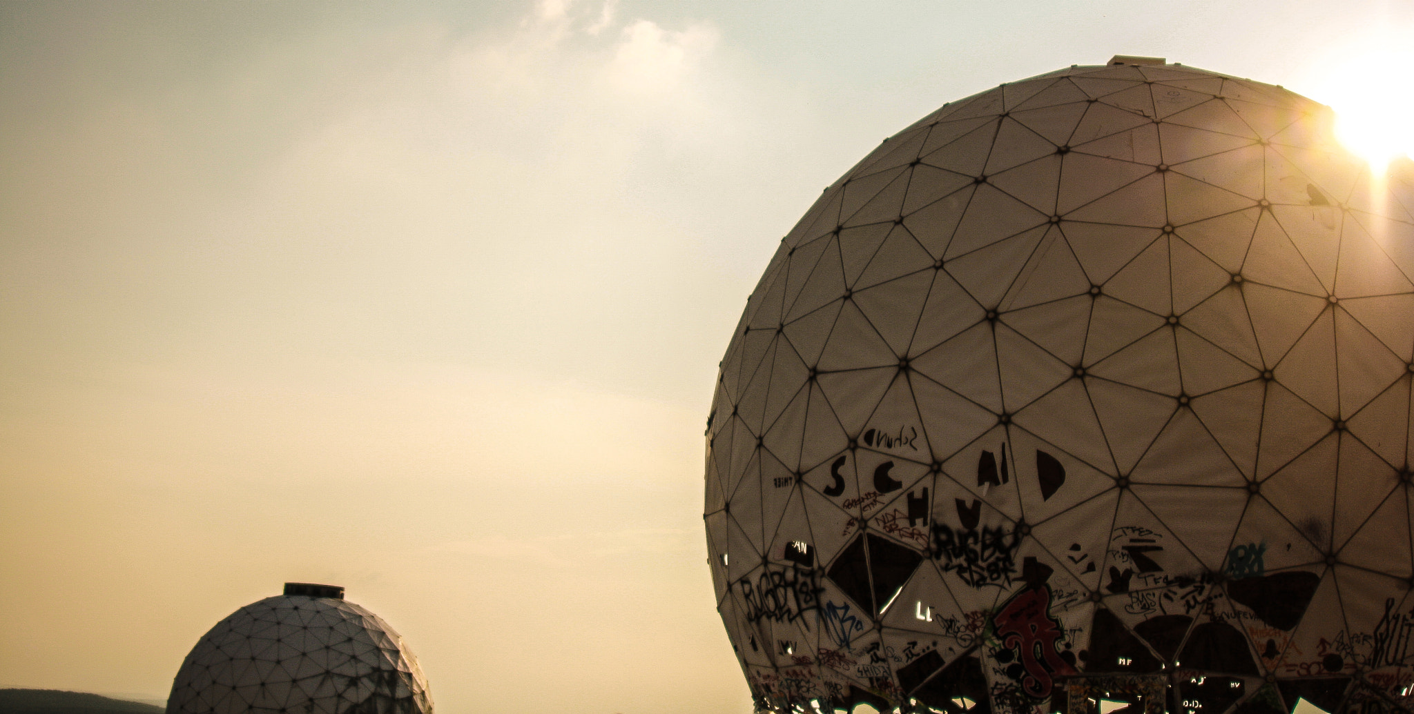 Canon EOS 1000D (EOS Digital Rebel XS / EOS Kiss F) sample photo. Listening station teufelsberg photography