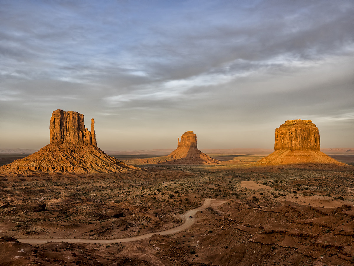 Olympus OM-D E-M1 + Panasonic Lumix G X Vario 12-35mm F2.8 ASPH Power OIS sample photo. The mittens monument valley photography