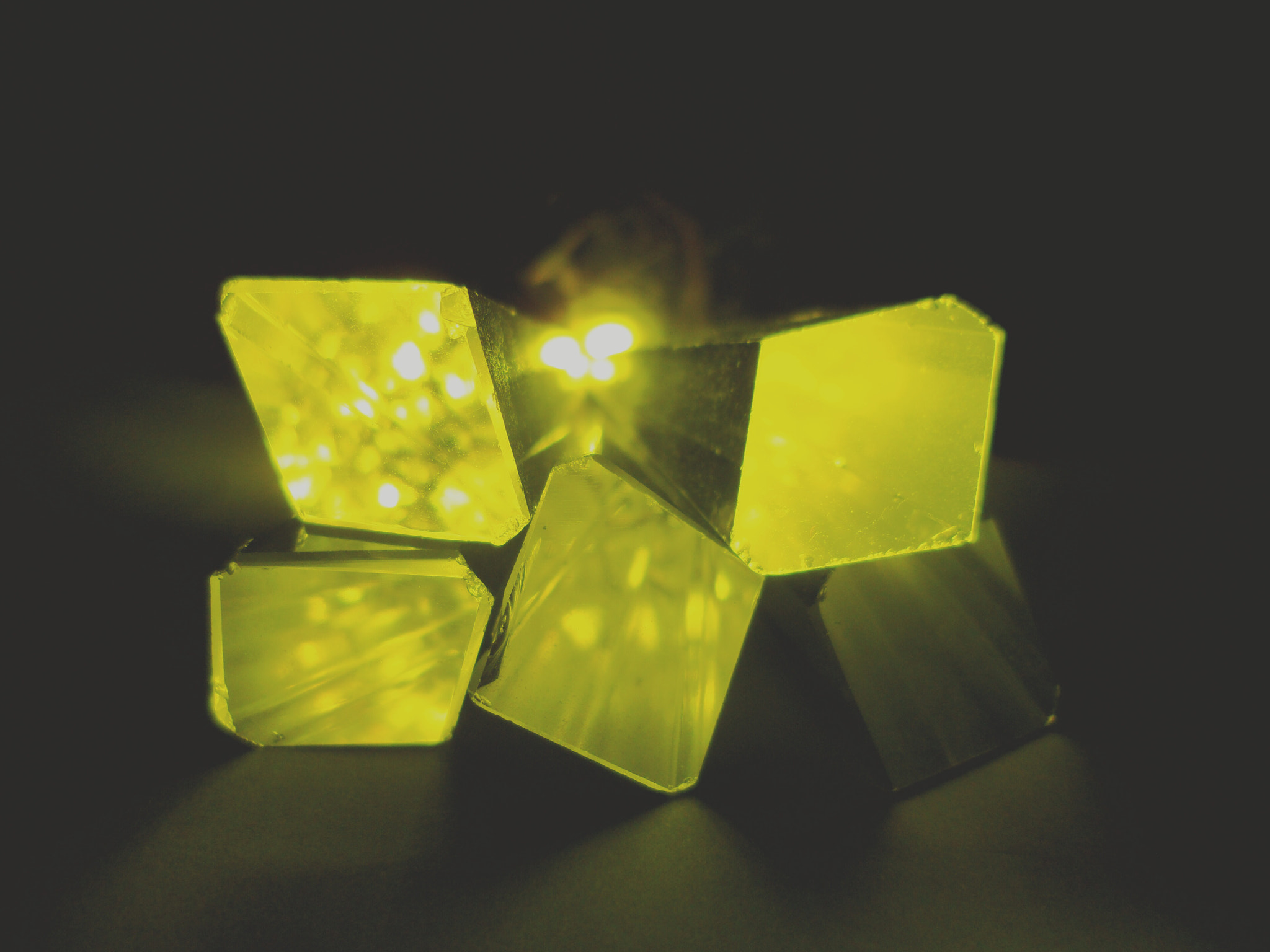 Samsung VLUU SH100, SAMSUNG SH100 sample photo. #crystal #yellow #light photography