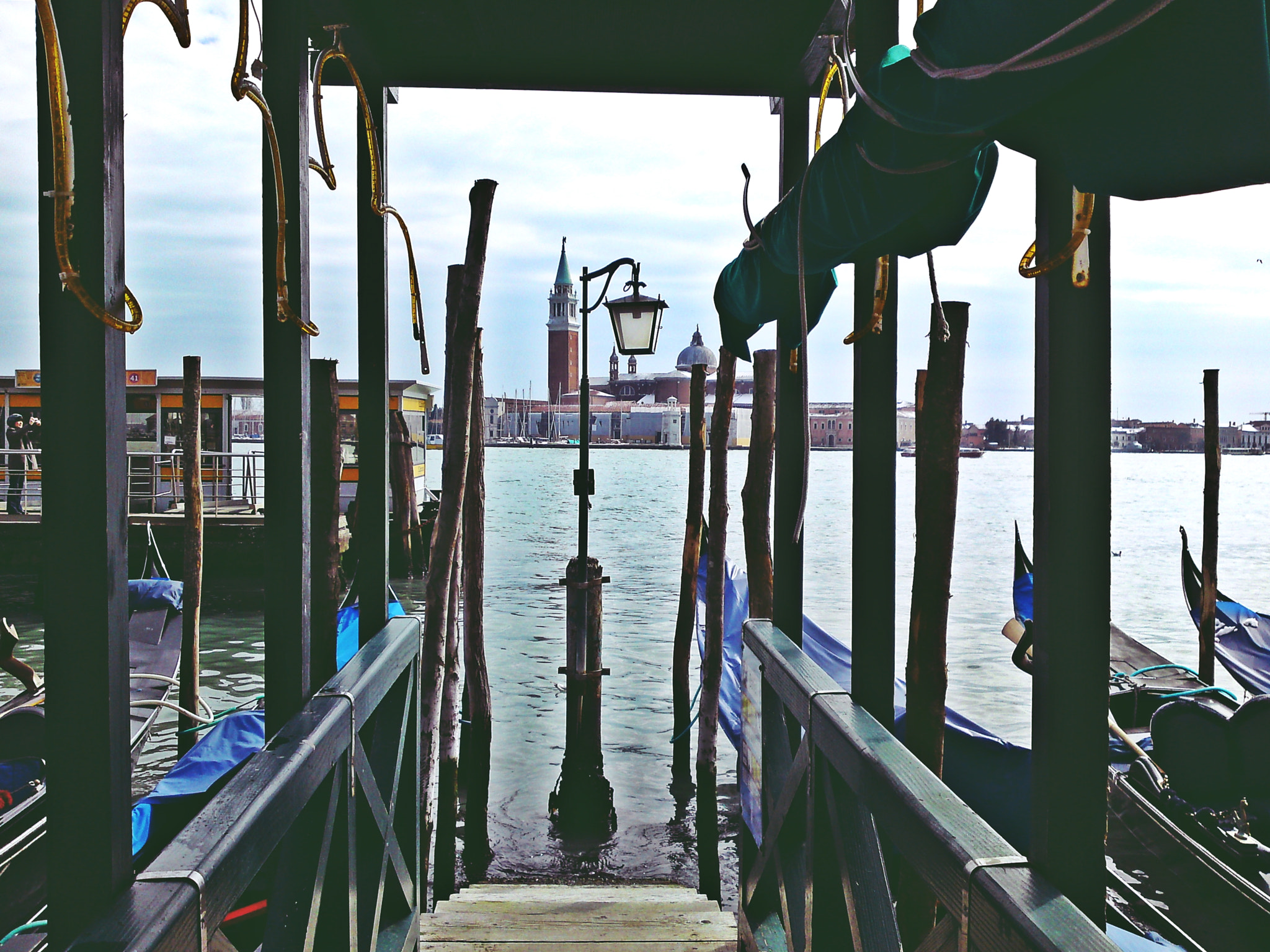 LG KC910 sample photo. Pier photography