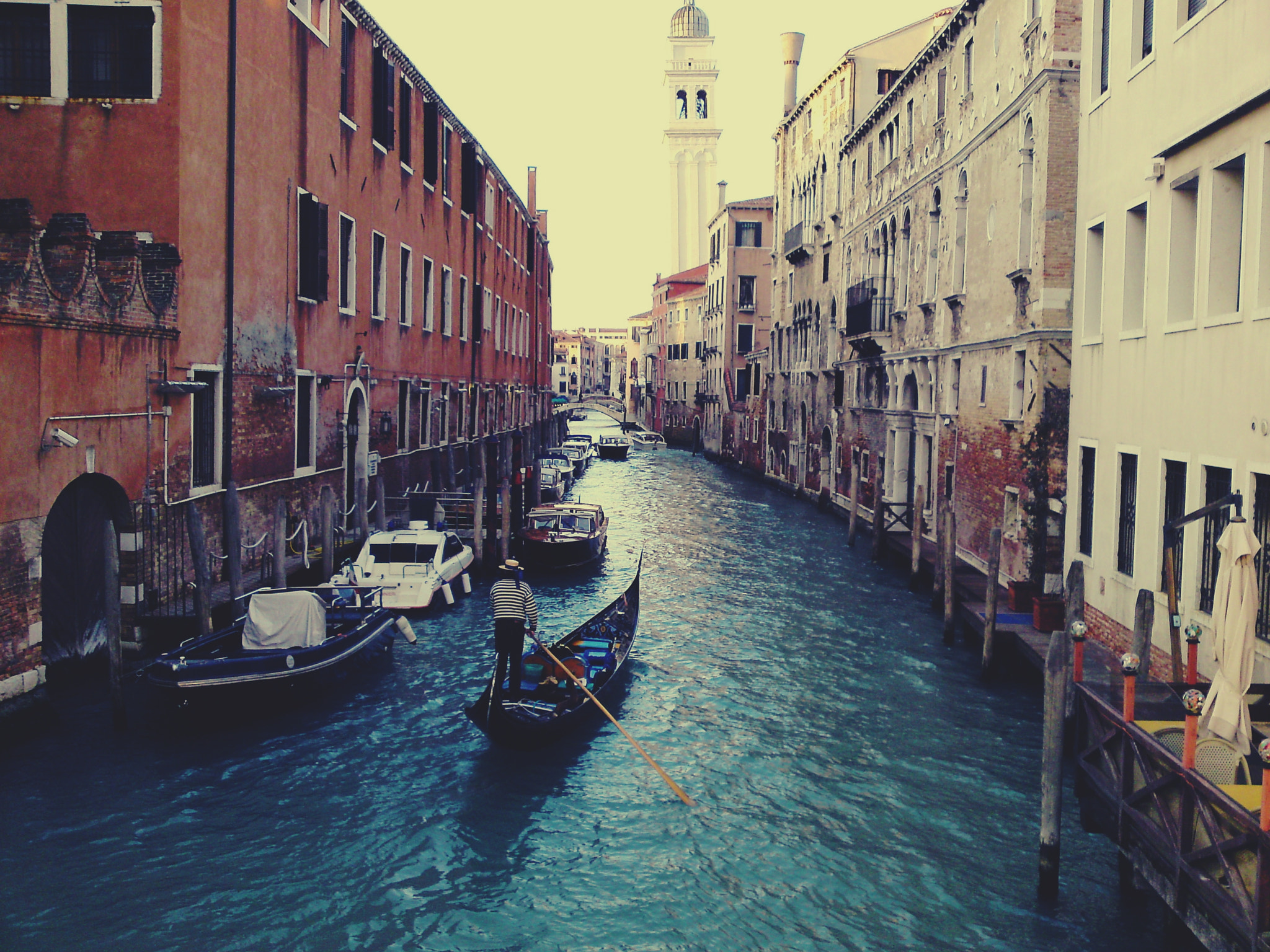 LG KC910 sample photo. Gondola photography