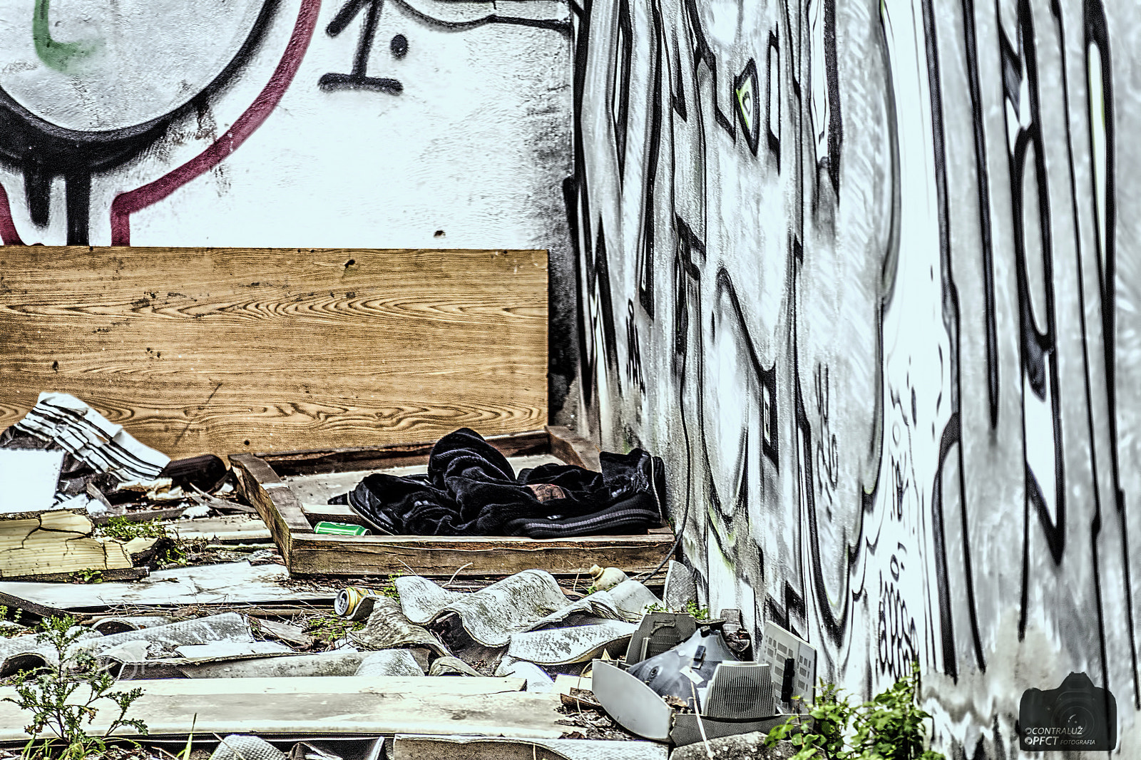 Canon EF 35-350mm F3.5-5.6L USM sample photo. Abandonado photography