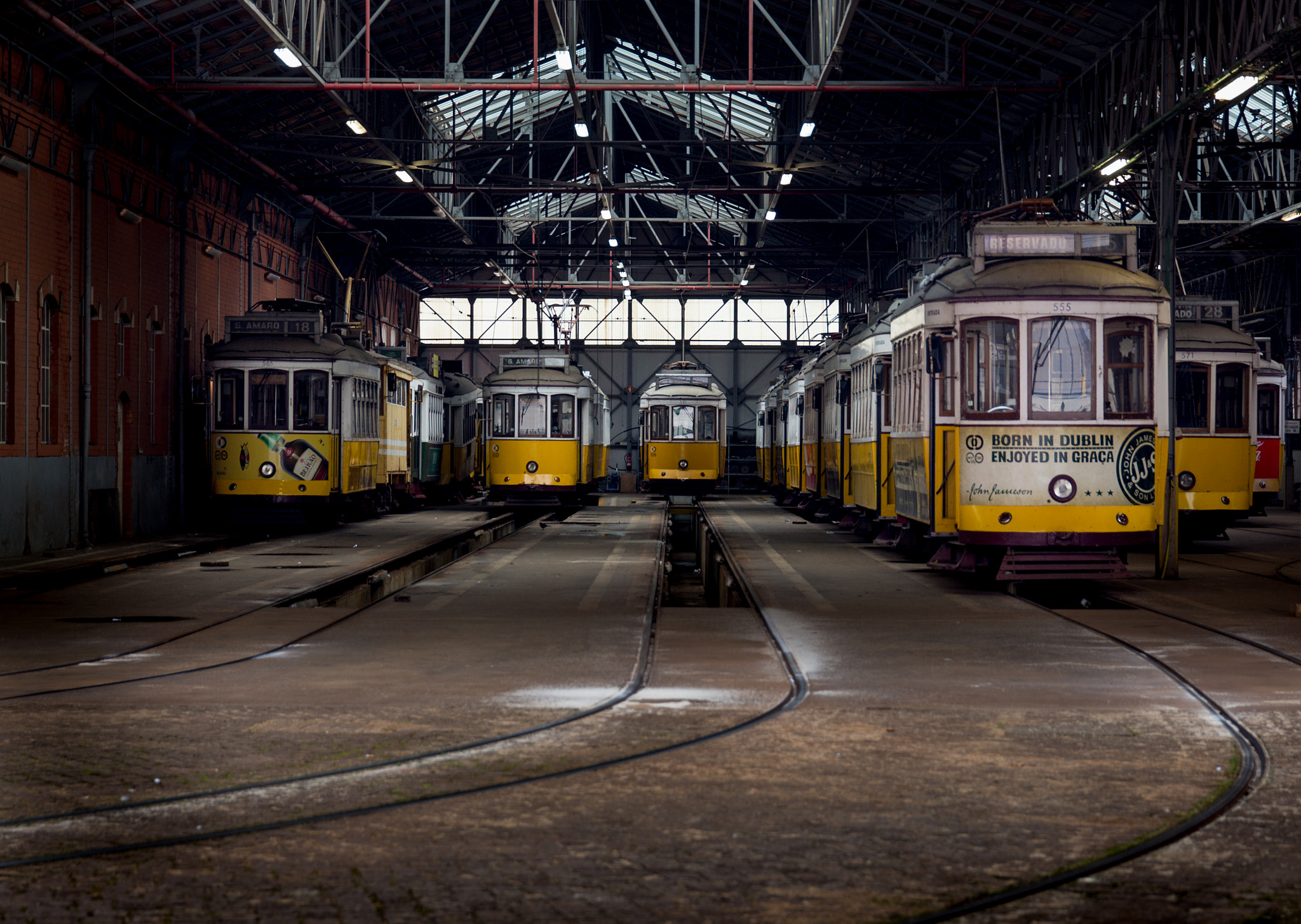 Canon EOS 6D + Canon EF 500mm F4L IS USM sample photo. Lisbon tram photography