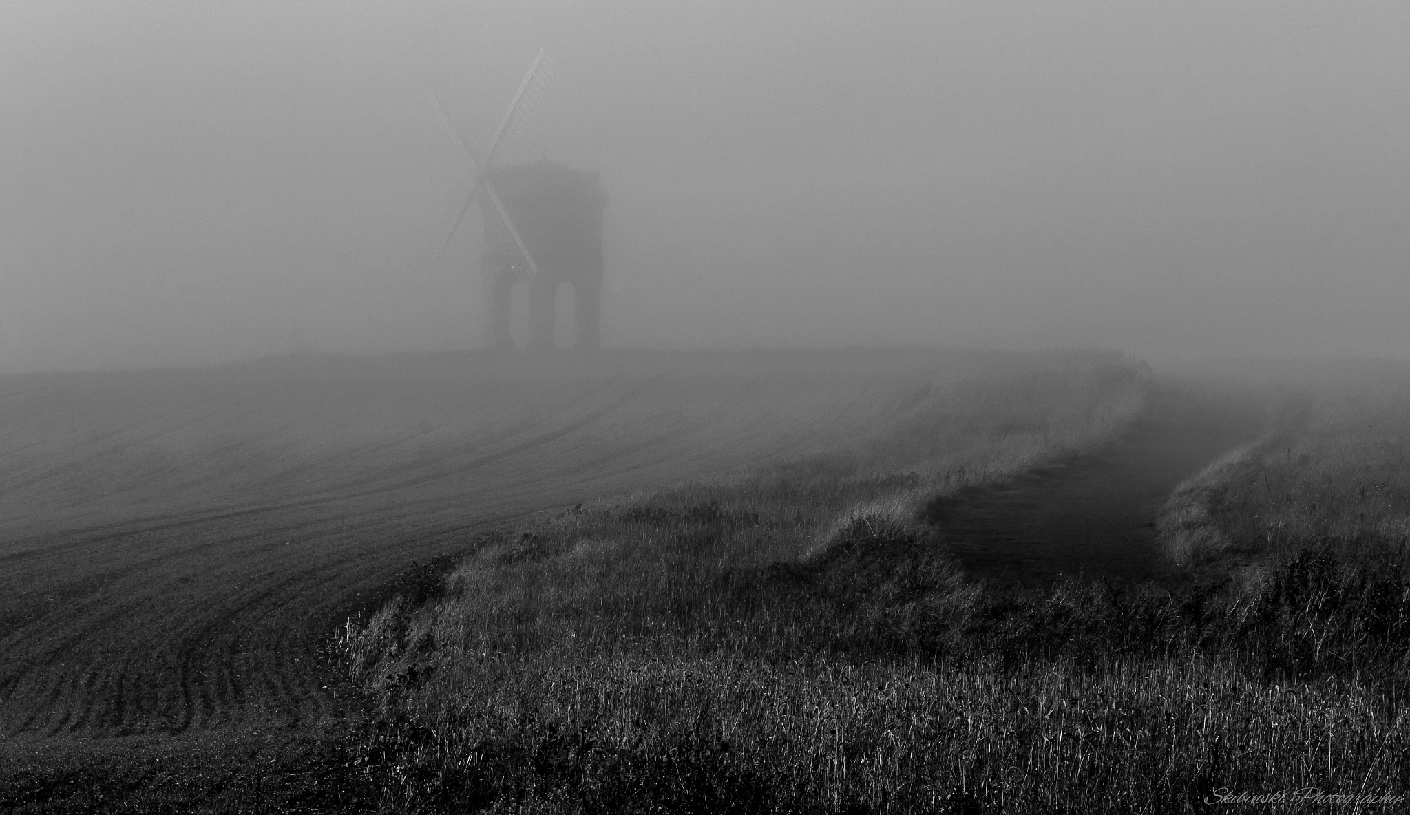 Canon EOS 100D (EOS Rebel SL1 / EOS Kiss X7) + Canon EF 70-200mm F4L USM sample photo. Foggy windmill photography