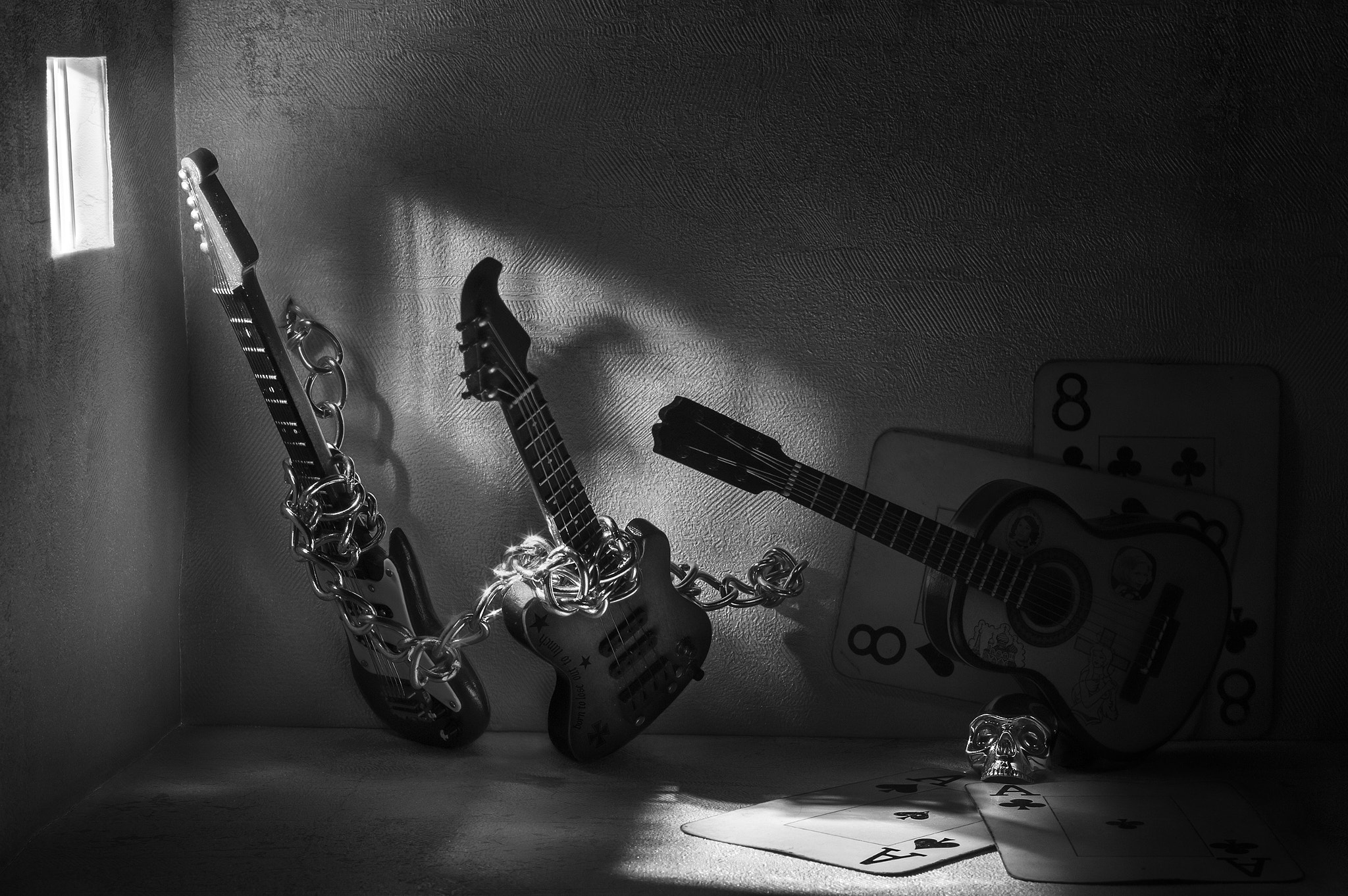 Canon EOS 700D (EOS Rebel T5i / EOS Kiss X7i) + Canon EF 35-80mm f/4-5.6 sample photo. Rock guitars became imprisoned photography