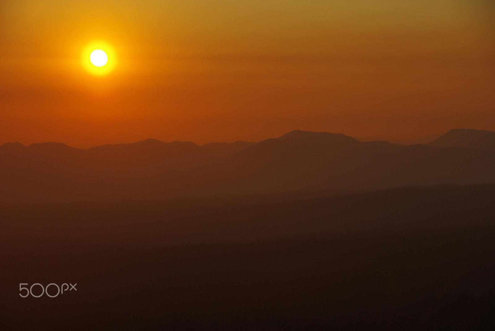 Pentax K-m (K2000) + Pentax smc DA 18-250mm F3.5-6.3 sample photo. Layered sunset photography