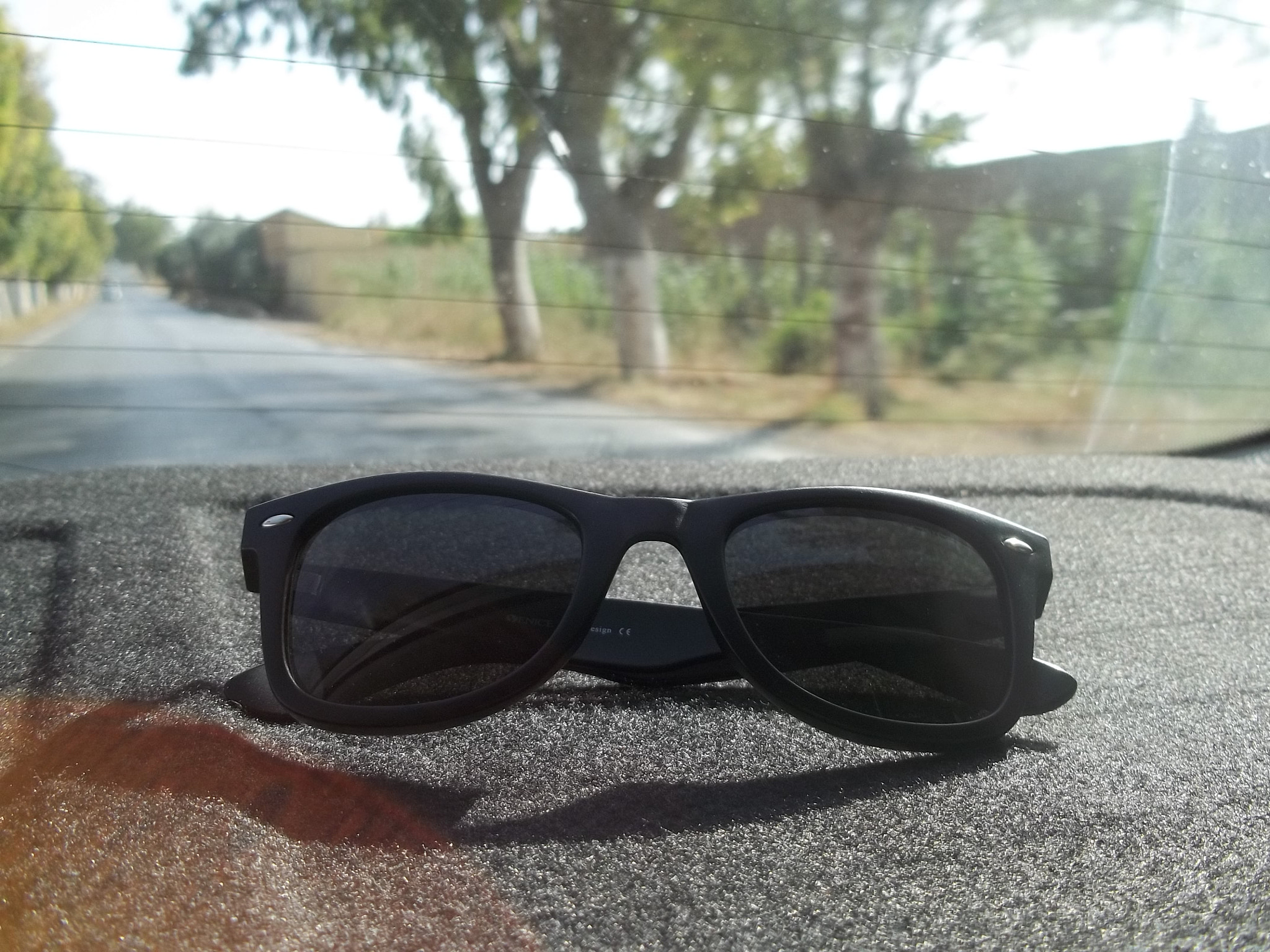 Kodak EASYSHARE M531 DIGITAL CAMERA sample photo. Glassy photography