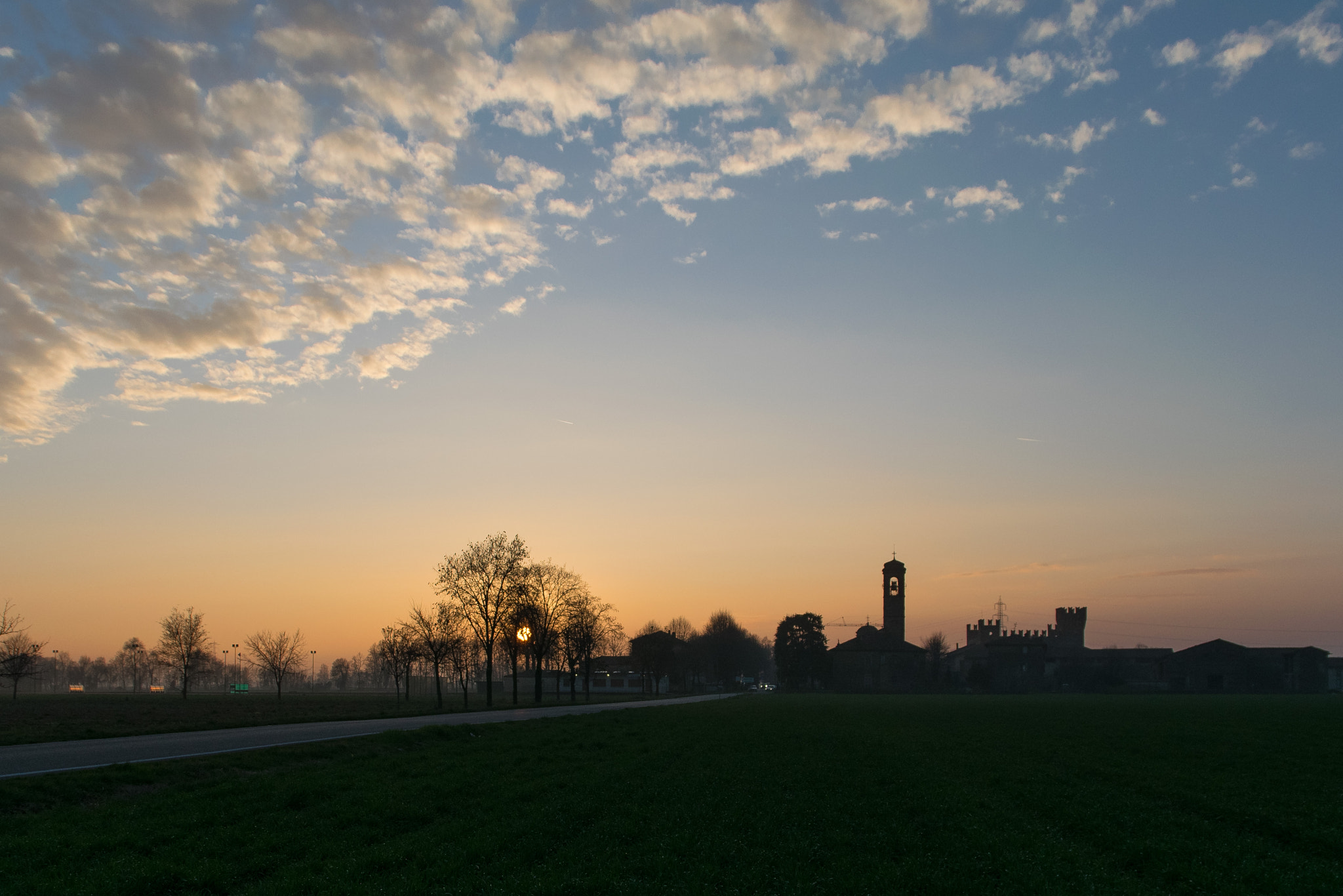 Nikon D3300 + Sigma 17-70mm F2.8-4 DC Macro OS HSM | C sample photo. Going home photography