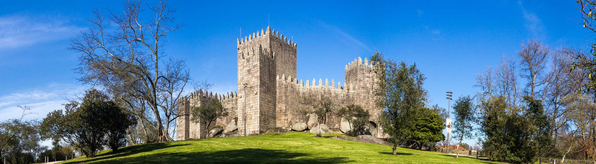 Canon EF-S 17-85mm F4-5.6 IS USM sample photo. Guimarães's castle panorama photography